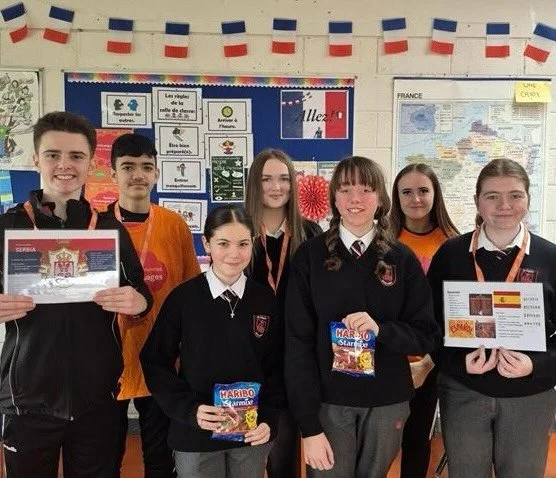 Congratulations to First Year students Jessica and Abbie, winners of the @languagesconnect Think Languages Week poster competition completed in their Digital Media Literacy class recently! 🎉 Their prizes were proudly presented by our Think Languages