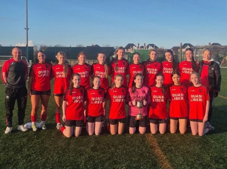 St. Peter&rsquo;s are now FAI Schools Senior Girls Munster Champions (U20) after a nail biting 9-8 sudden death penalty shootout win after a 1-1 draw against Col&aacute;iste Mhuire Askeaton in Adare Fields today 🏆✨ The game finished 0-0 after a tena
