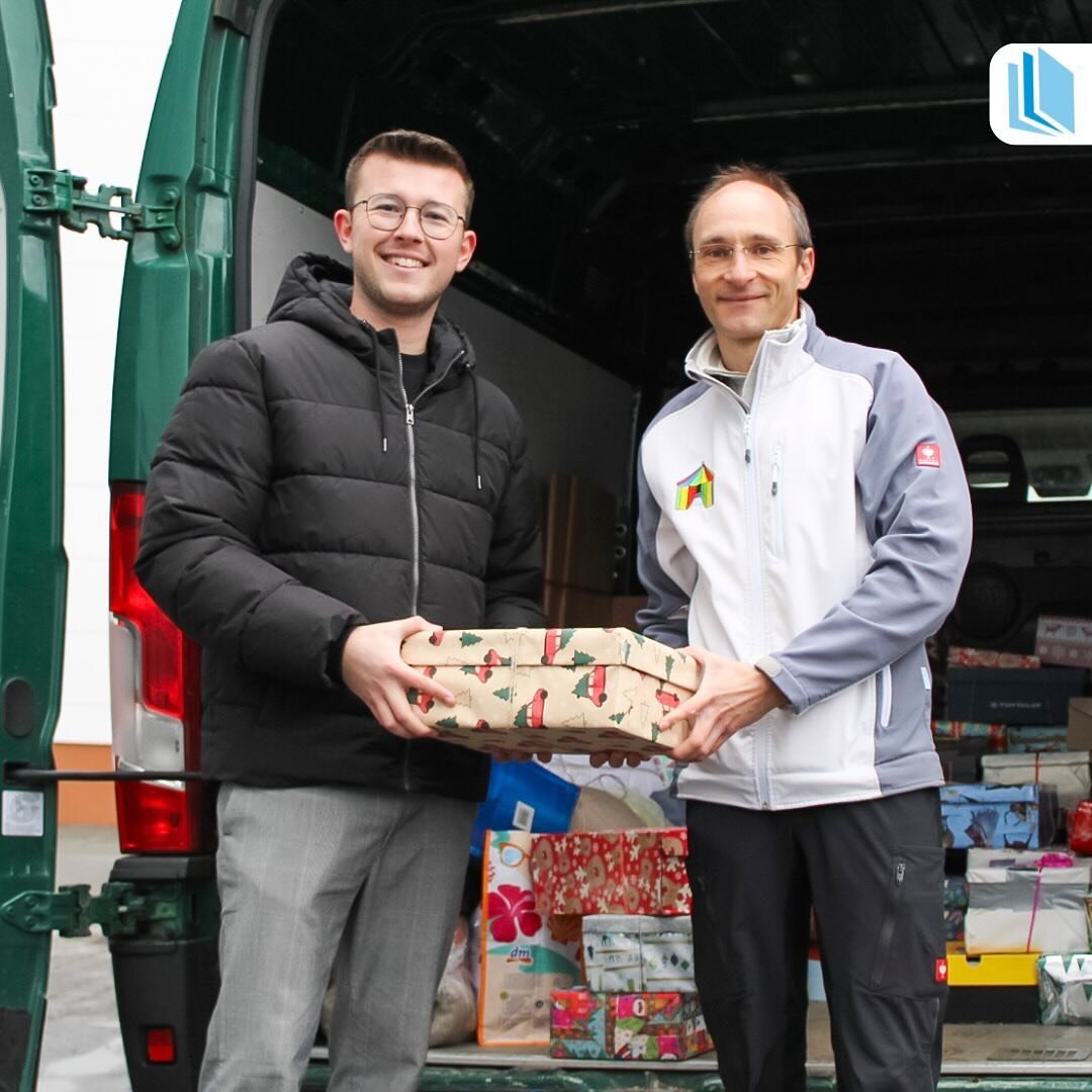 Erfolgreiche Spendenaktion! 🎁 Das Druck- und Pressehaus Naumann &uuml;bergab dem Verein Kunterbuntes Kinderzelt aus Sinntal &uuml;ber 140 liebevoll gepackte Weihnachtspakete. Unsere GNZ- und Bote-Leser und Mitarbeiter haben zu Hause mitgemacht und i