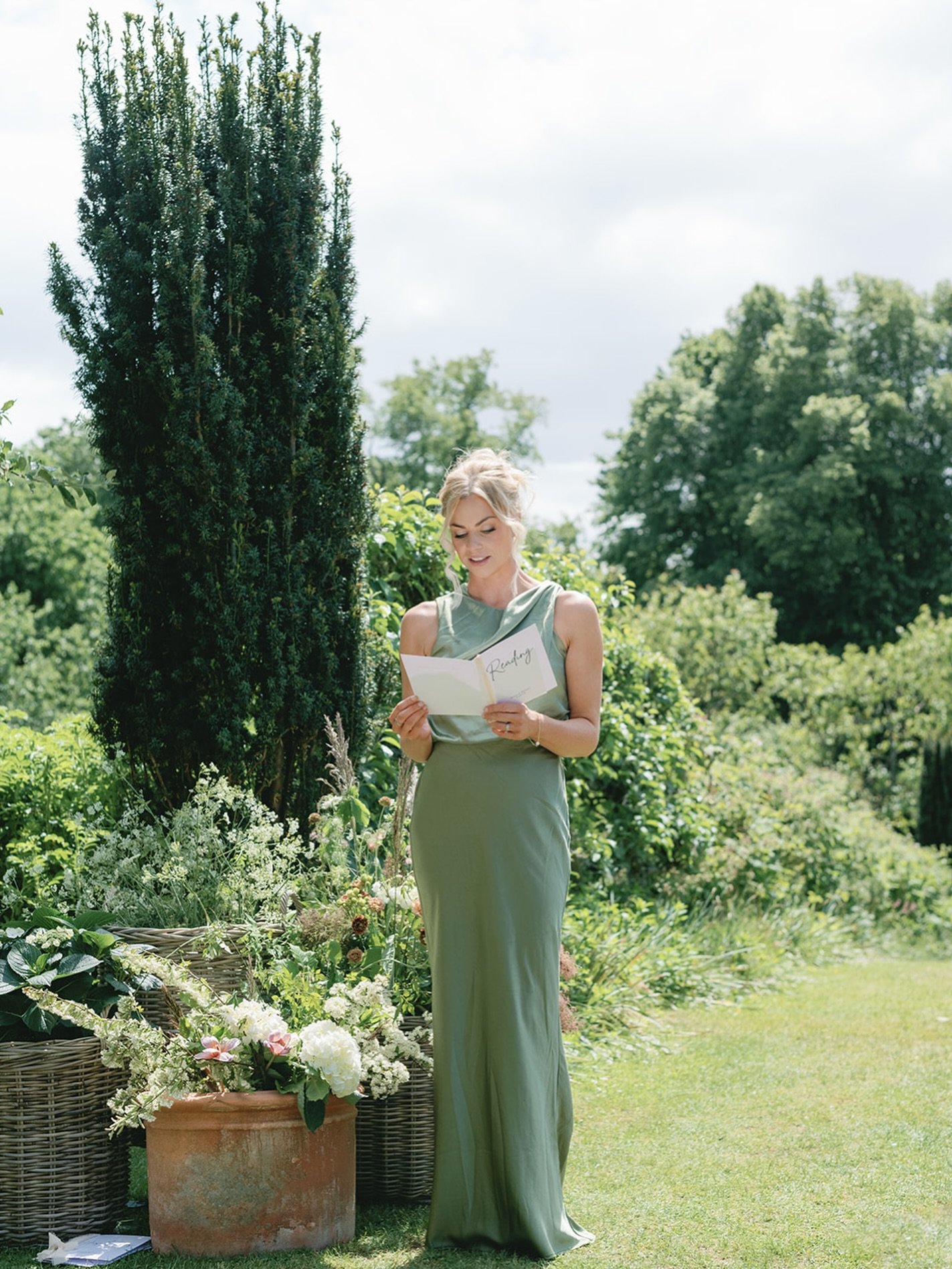 Day 13: #adventweddingchallenge 
Unsung Heroes&hellip;

Readers. 

A reading is such a lush addition to a ceremony.
There is so much you can do with it.
So much fun. So much romance. So much emotion. So much play, if you want.

It can involve religio