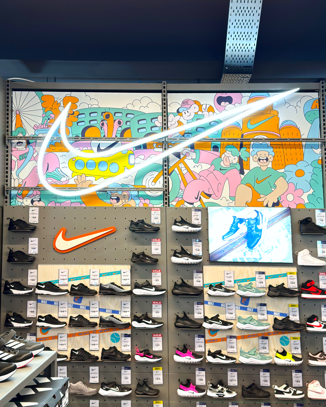 Nike - LM - In Store Pics - 0112.png