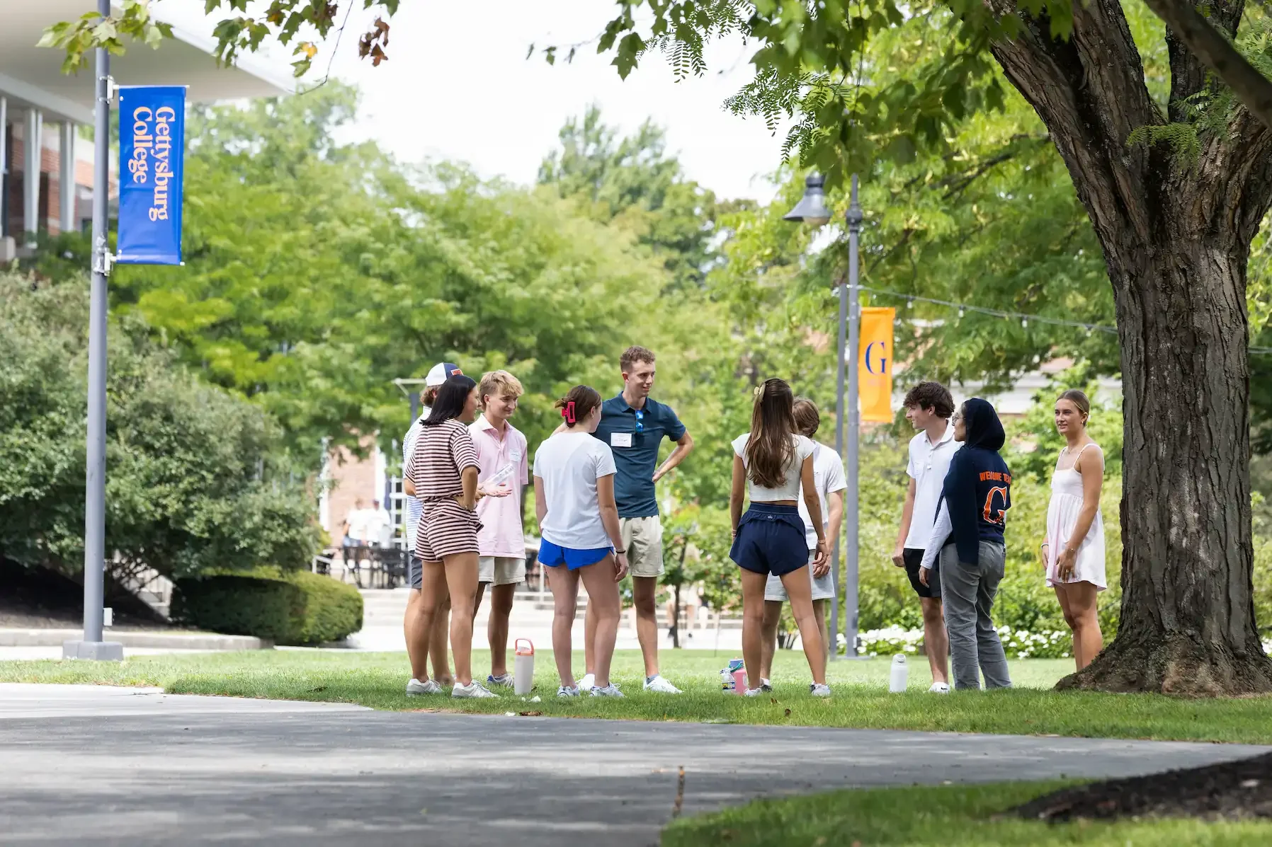 08.19.26_Orientation_Groups-TC-4.webp