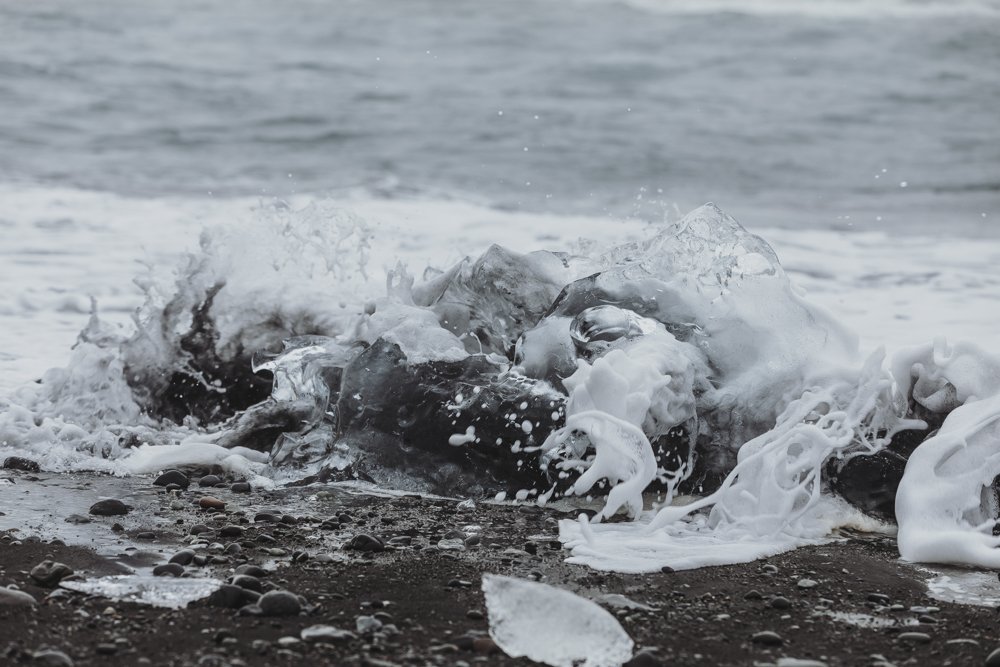 Iceland Diamantbeach, Schaumiges Wasser am Strand