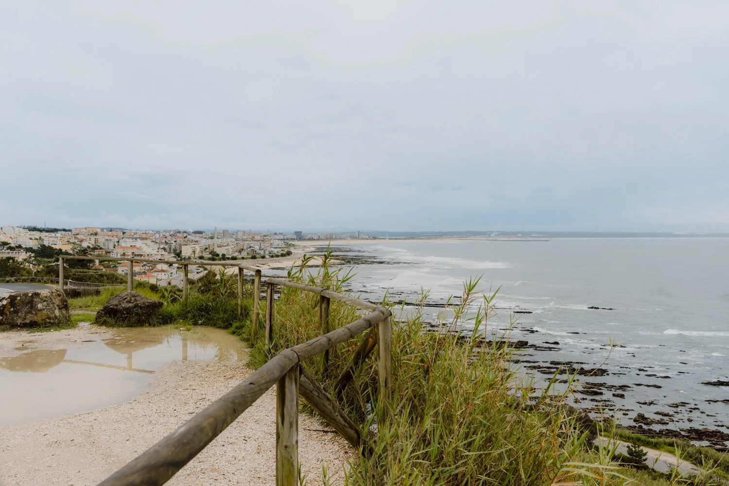 Strandlandschaft bei Bewölktem Wetter in Portugal