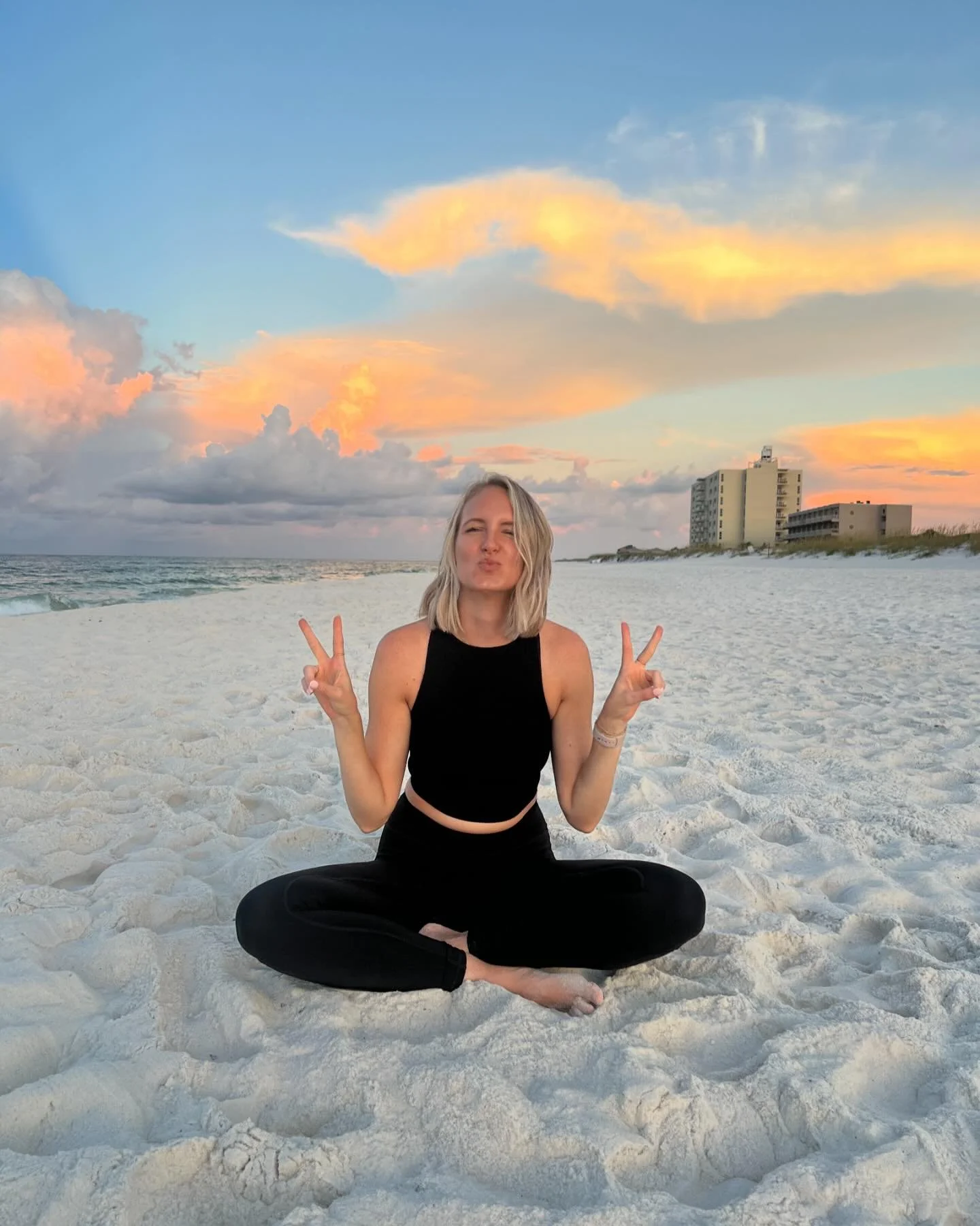 Weekly recap. ☀️ Lots of morning beach time. The beach is my favorite place to journal &amp; meditate. 🧘🏼&zwj;♀️ Spending the Sunday getting ready for the week ahead.