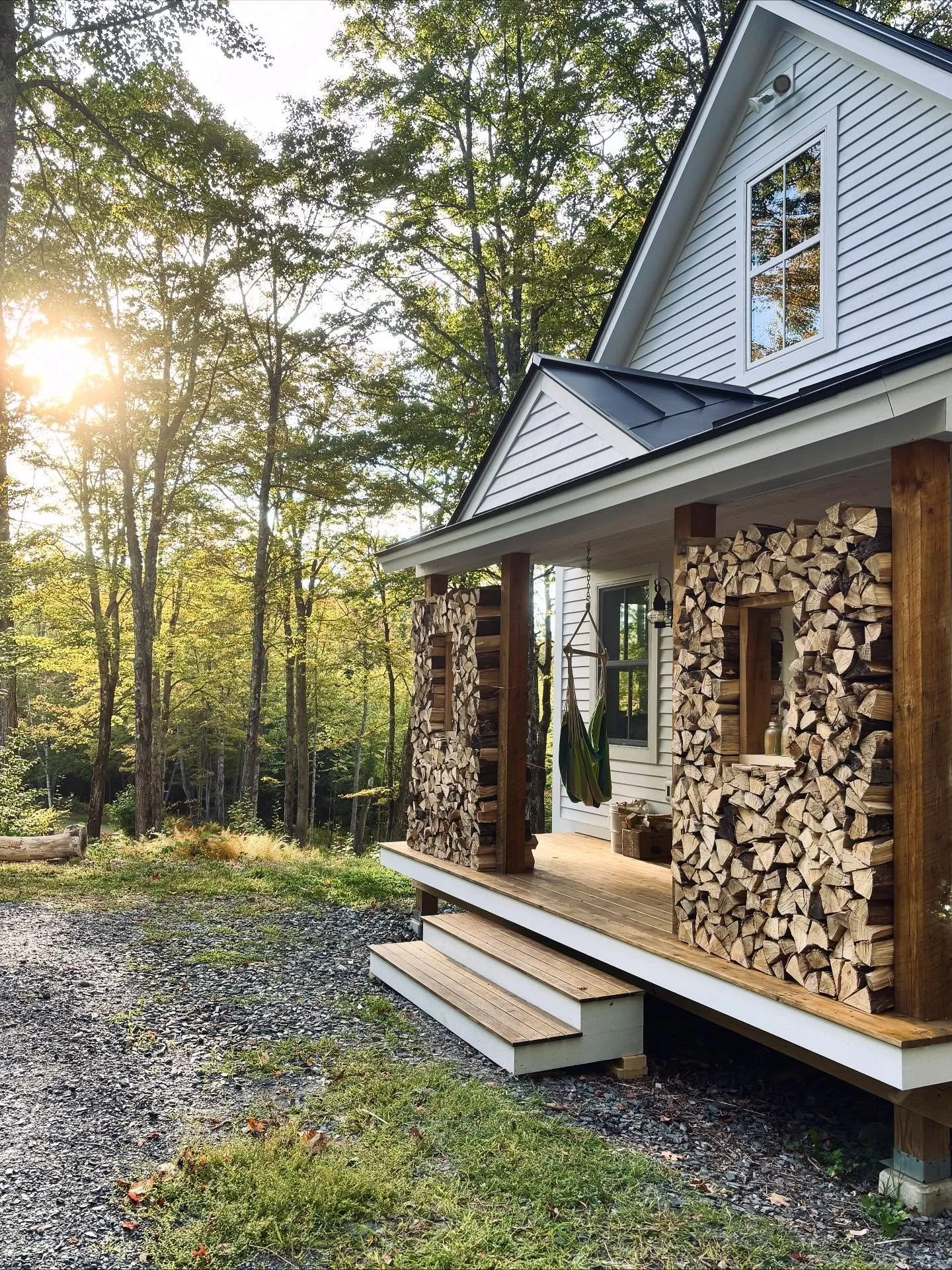 We had fun doing this 😁 Sunday was for wood splitting and stacking like we saw it done in Switzerland this summer 🤩