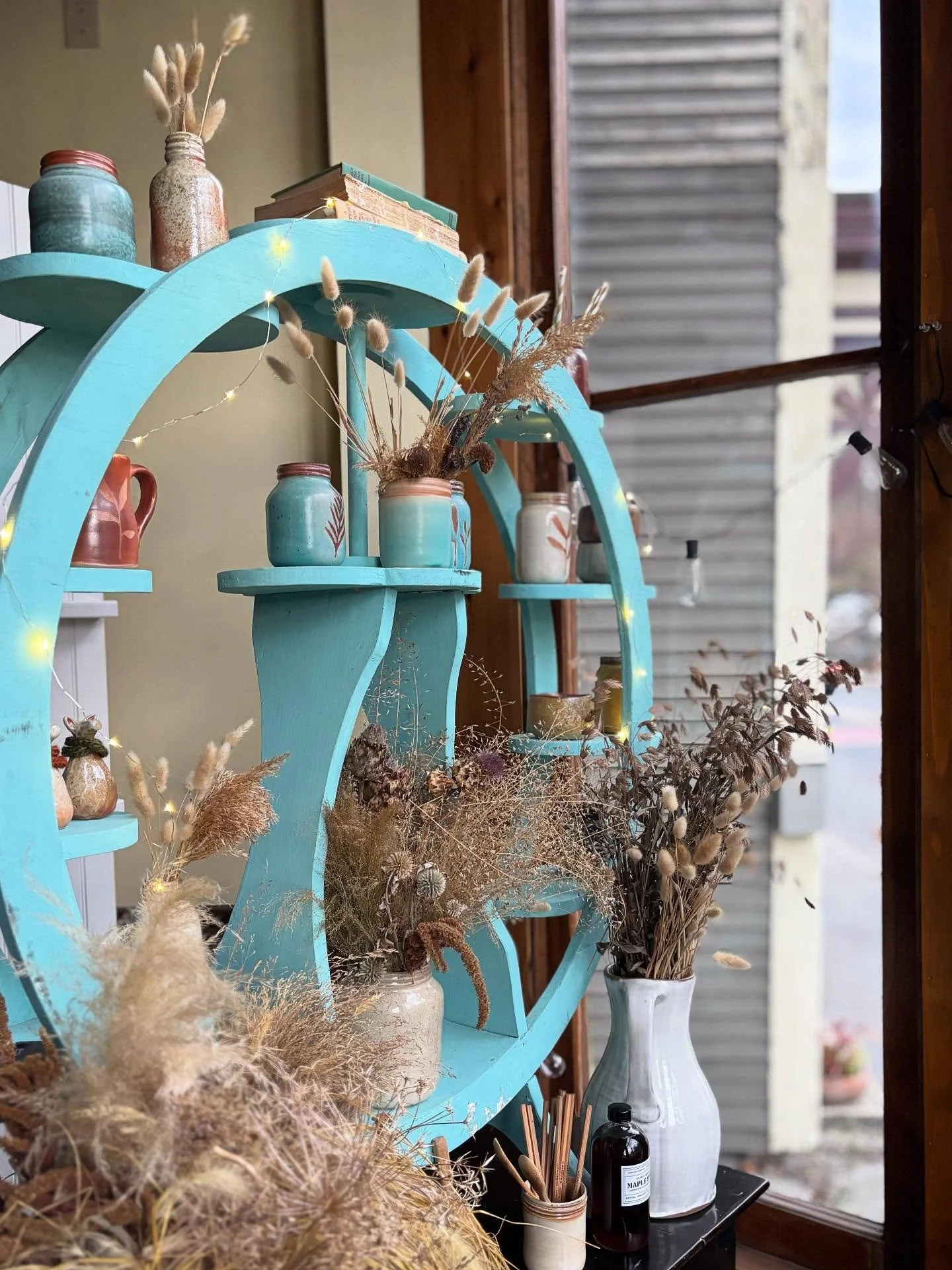 Working on a whole vibe at 257 Main. ✨🍂🌾

Should be hanging my sign soon! Stay tuned. 😏