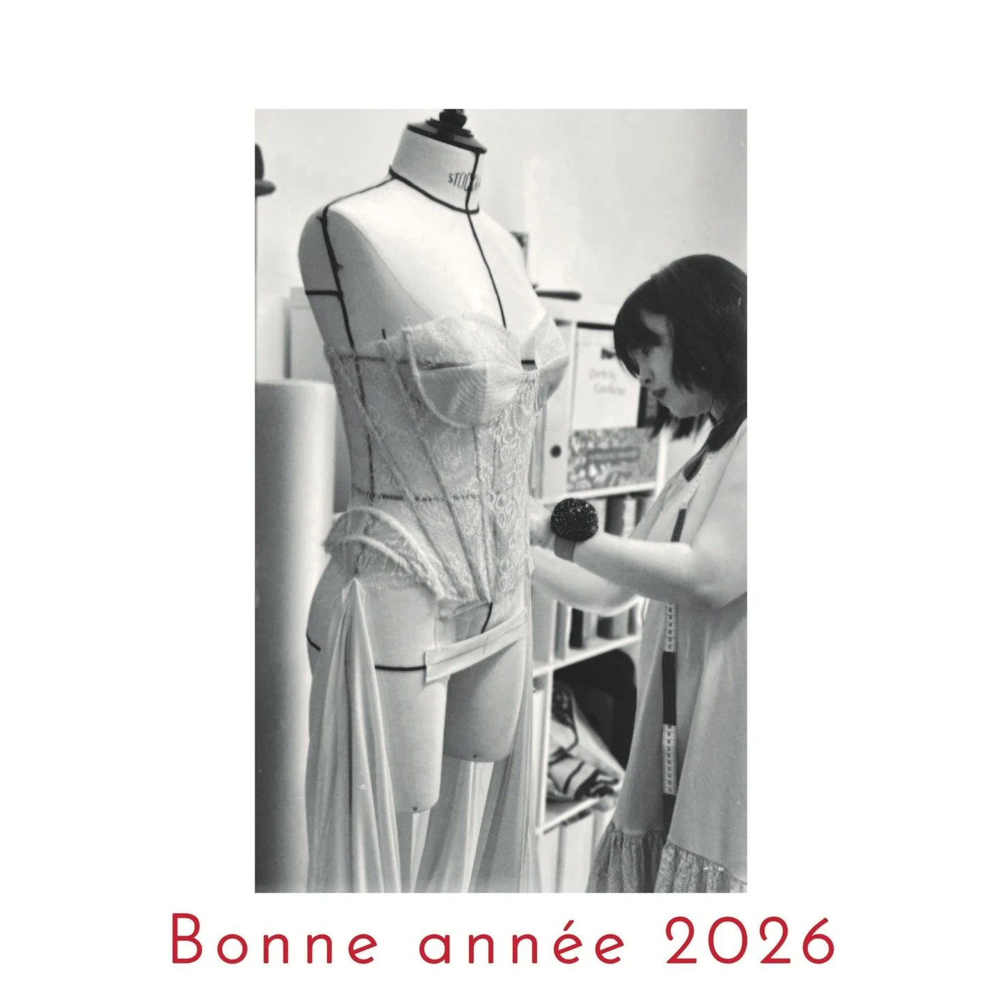 ✨ Nouveau d&eacute;part 2026✨

Cette ann&eacute;e, LIUQI avance avec douceur et conviction,
fid&egrave;le au temps long, au sur-mesure,
&agrave; la beaut&eacute; qui se r&eacute;v&egrave;le dans le d&eacute;tail.

Photo cr&eacute;dit: @studio.elevent