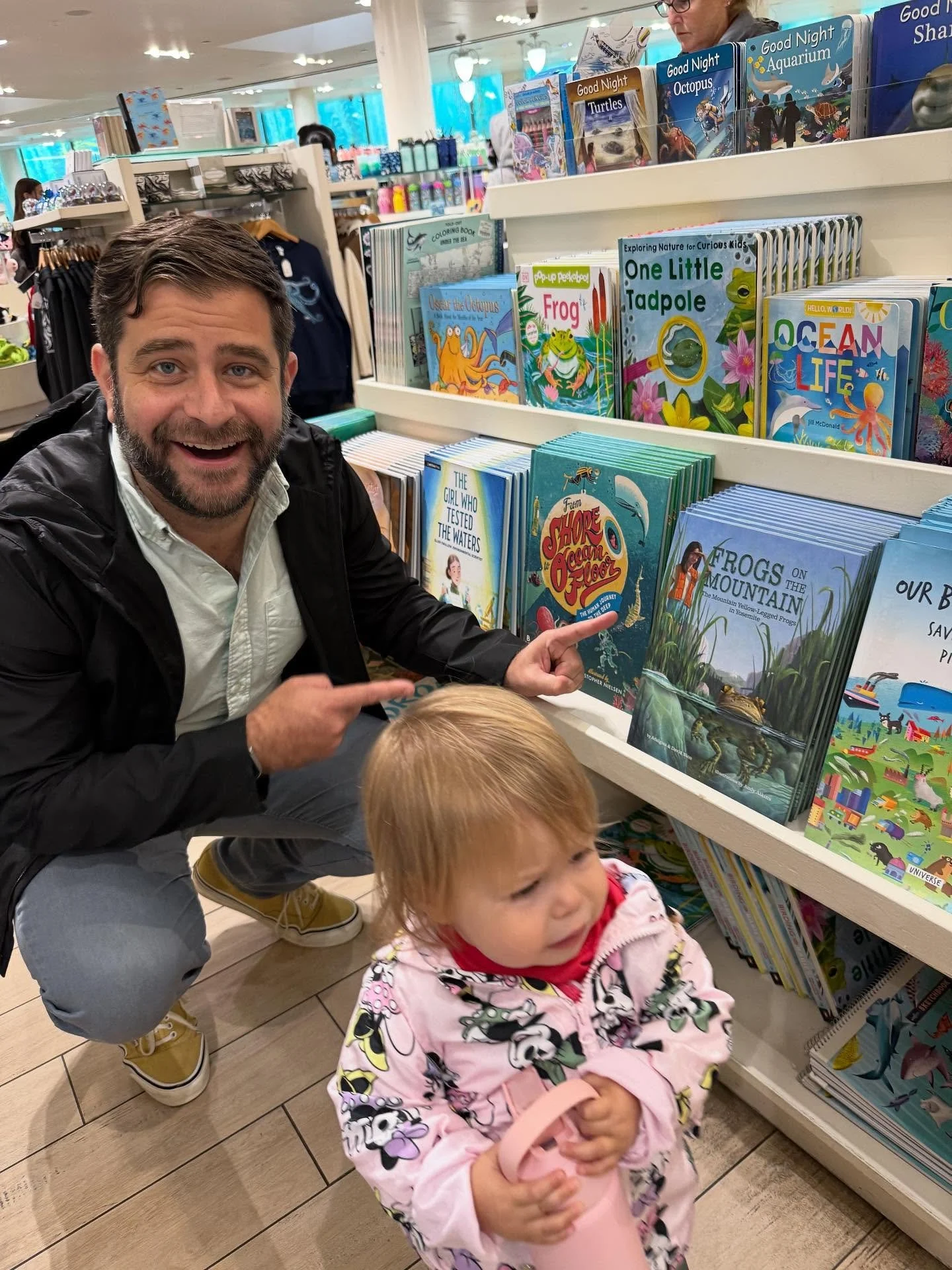 Here&rsquo;s a little joy for your morning. Our dear friends stopped by the @aquariumpacific and found Frogs on the Mountain on the shelves. They sent us this sweet picture of their family pointing right at it.  If you&rsquo;re visiting the aquarium 