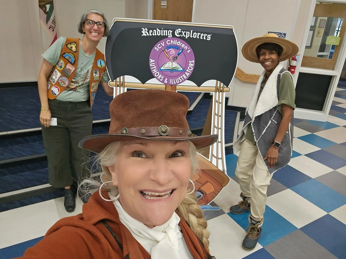 Thanks @scvauthorsillustrators and @vsh_author_artist and @pauladgolden for inviting me to join you @skybluemesaschool for a fabulous literacy program!

#scvauthorsillustrators #nicoauthors #bringingnationalparkstolife #schoolvisit #authorvisit