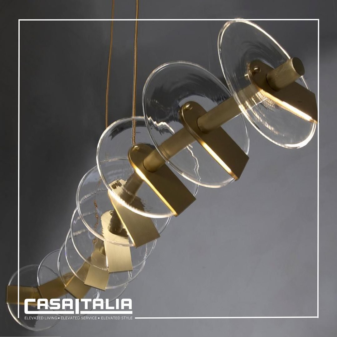 Unique artistic discs bring this chandelier to life as it is realized by master glassmakers of the Venice area. Featuring a sinuous and long shape, the Nebula chandelier compliments a contemporary dining area. ✨

Heighten your sanctuary with this des
