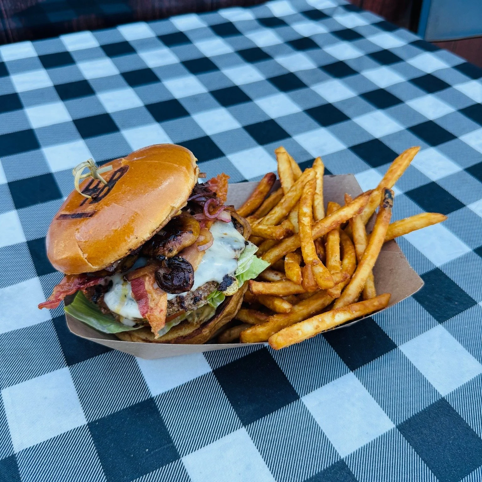 The Wrangler 🍔

Sink your teeth into a 1/3lb grass-fed, grass-finished Black Angus patty cooked to perfection, topped with melted Swiss cheese, savory grilled mushrooms and onions, and crispy bacon on a toasted bun. Finished with our house made Ranc