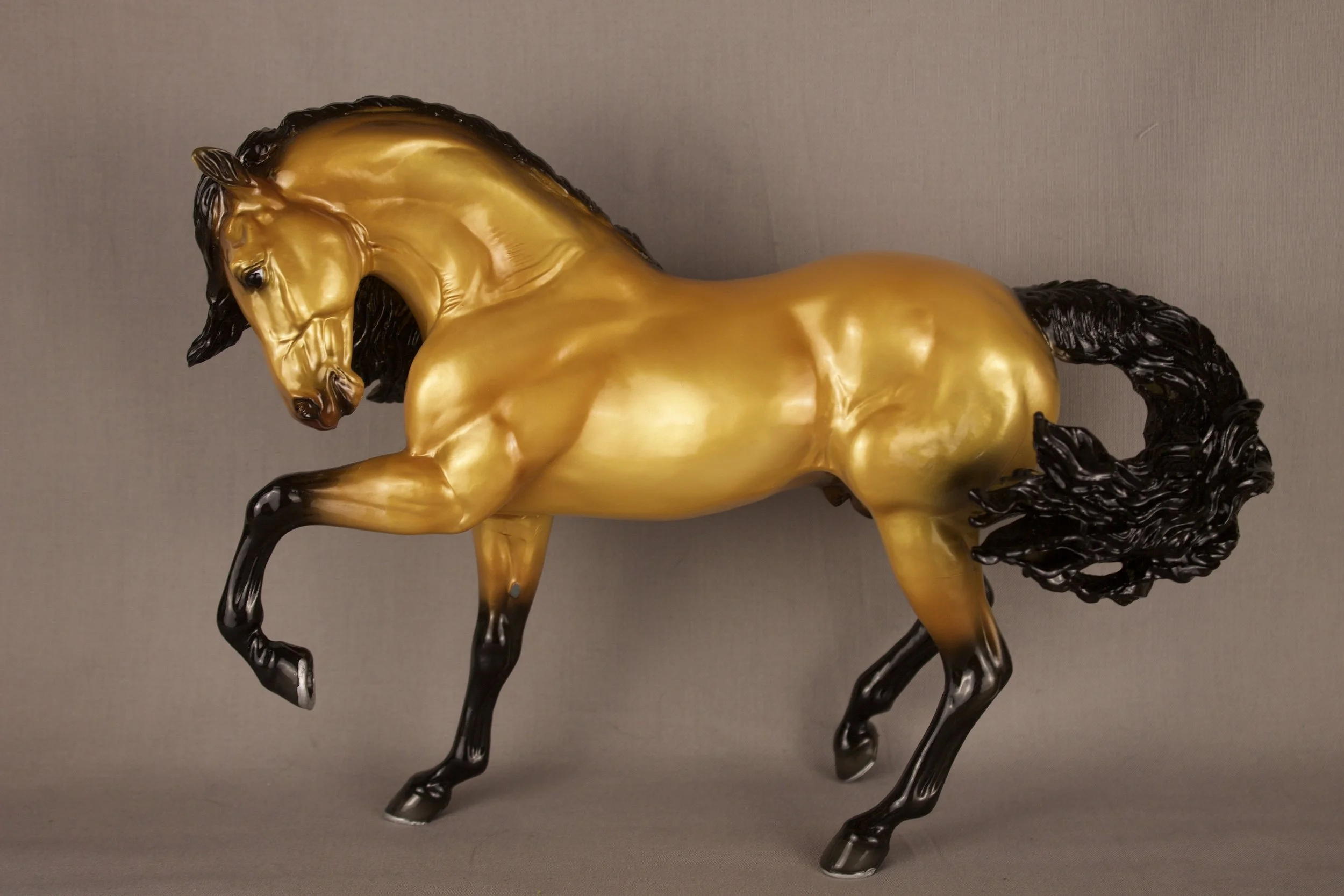 Breyer Horse Tesoro De Oro