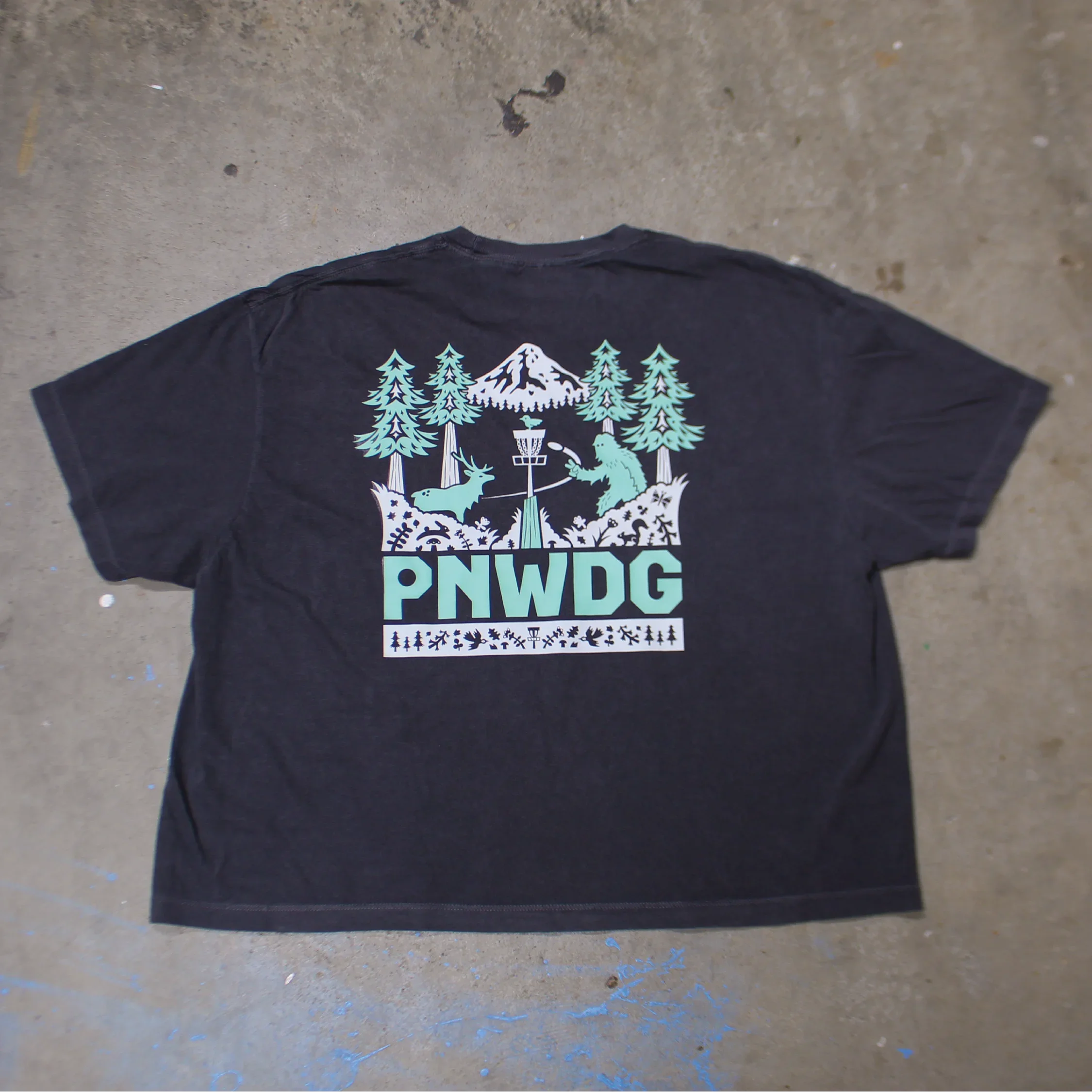 PNWDG - Women Fit Cropped Disc Golf Shirt - Daily Grind Disc Golf