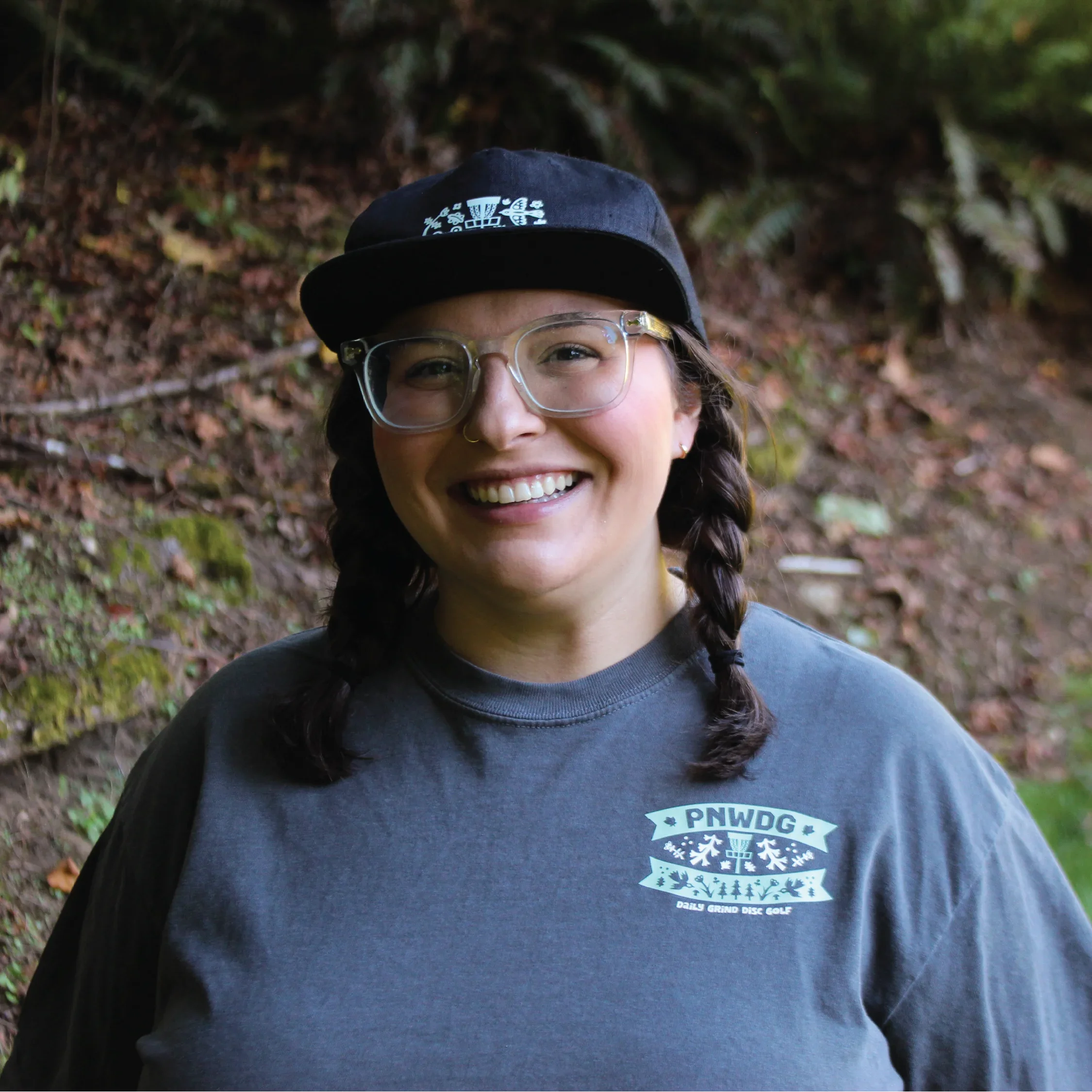 PNWDG - Women Fit Cropped Disc Golf Shirt - Daily Grind Disc Golf