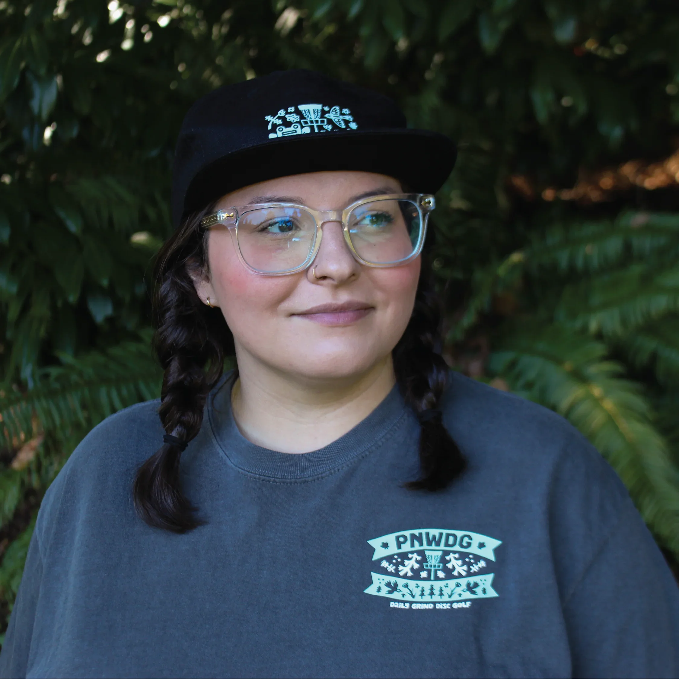 PNWDG - Women Fit Cropped Disc Golf Shirt - Daily Grind Disc Golf