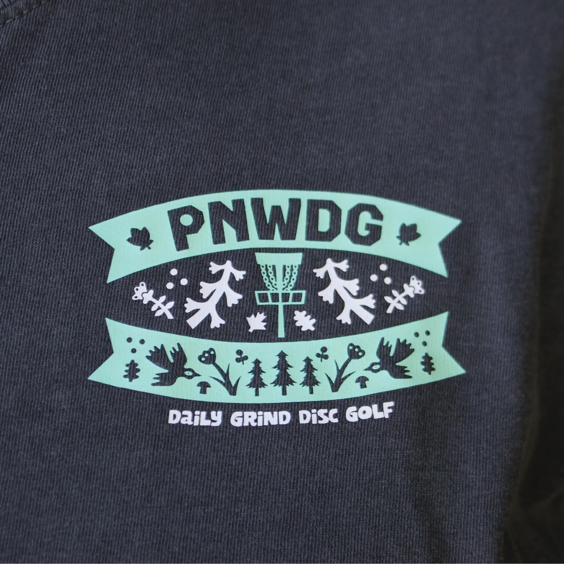 PNWDG - Women Fit Cropped Disc Golf Shirt - Daily Grind Disc Golf
