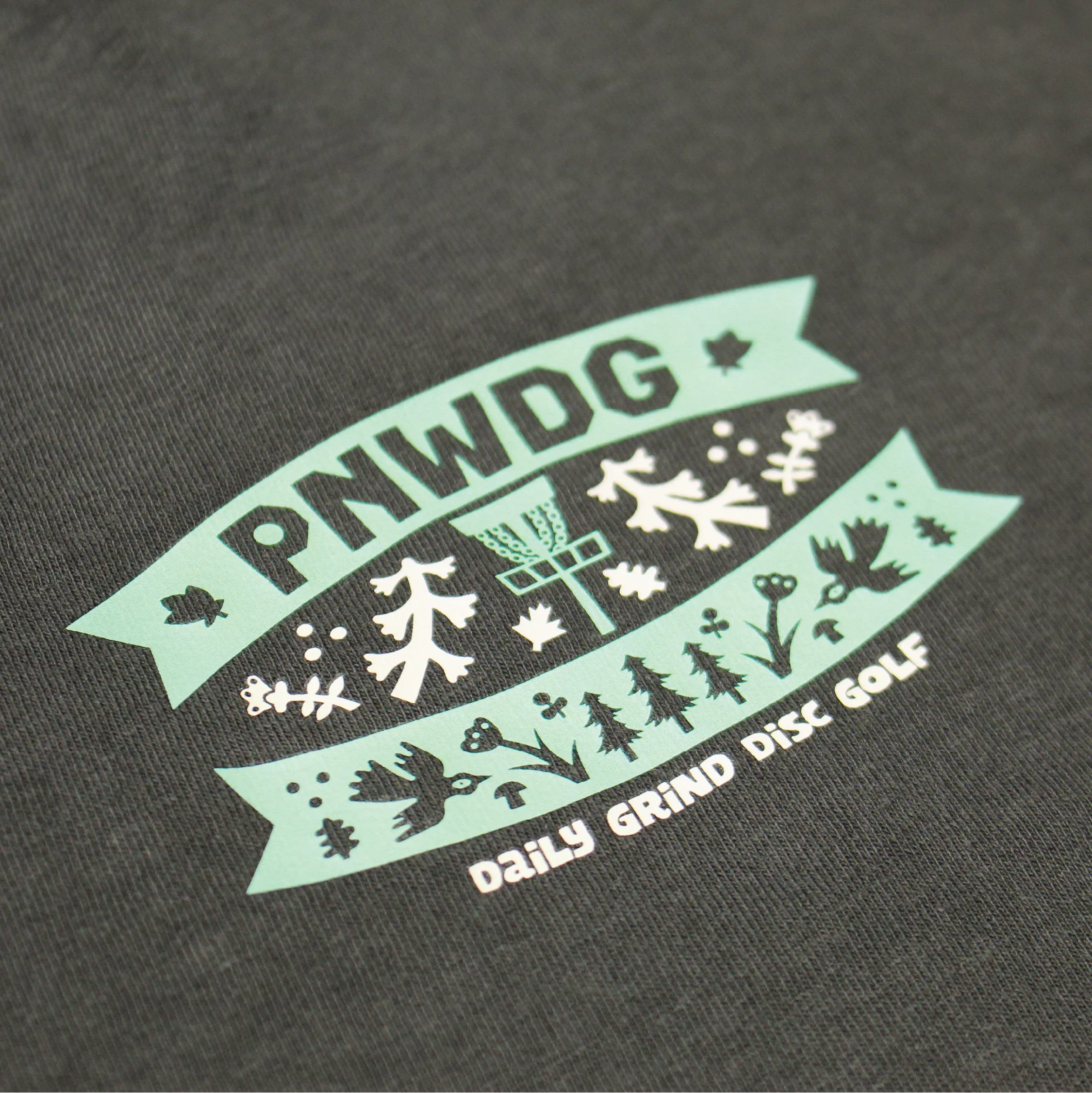 PNWDG - Women Fit Cropped Disc Golf Shirt - Daily Grind Disc Golf