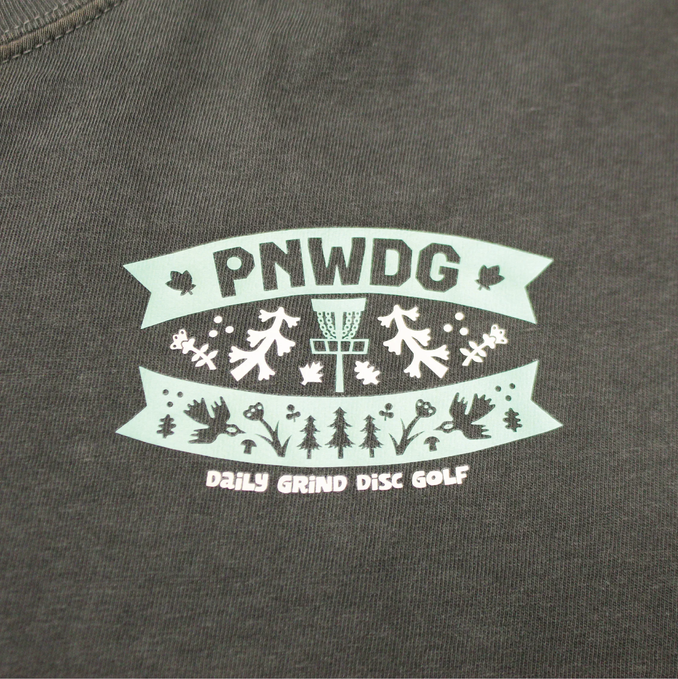 PNWDG - Women Fit Cropped Disc Golf Shirt - Daily Grind Disc Golf
