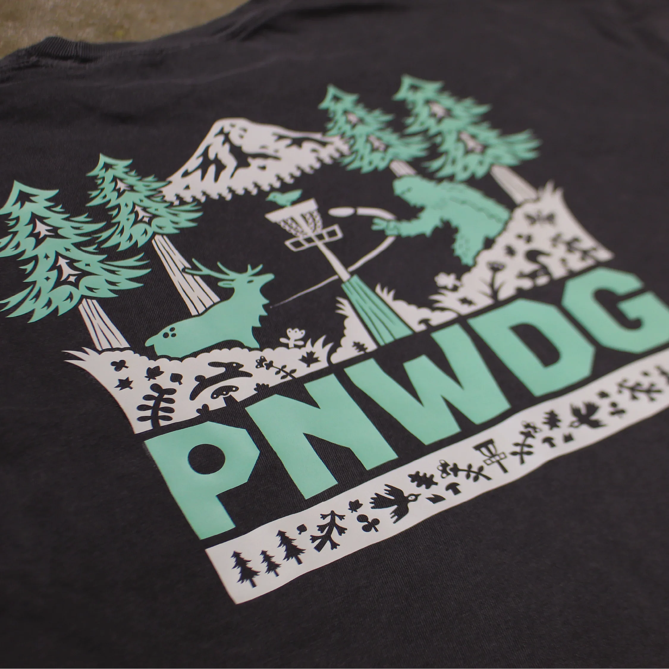 PNWDG - Women Fit Cropped Disc Golf Shirt - Daily Grind Disc Golf
