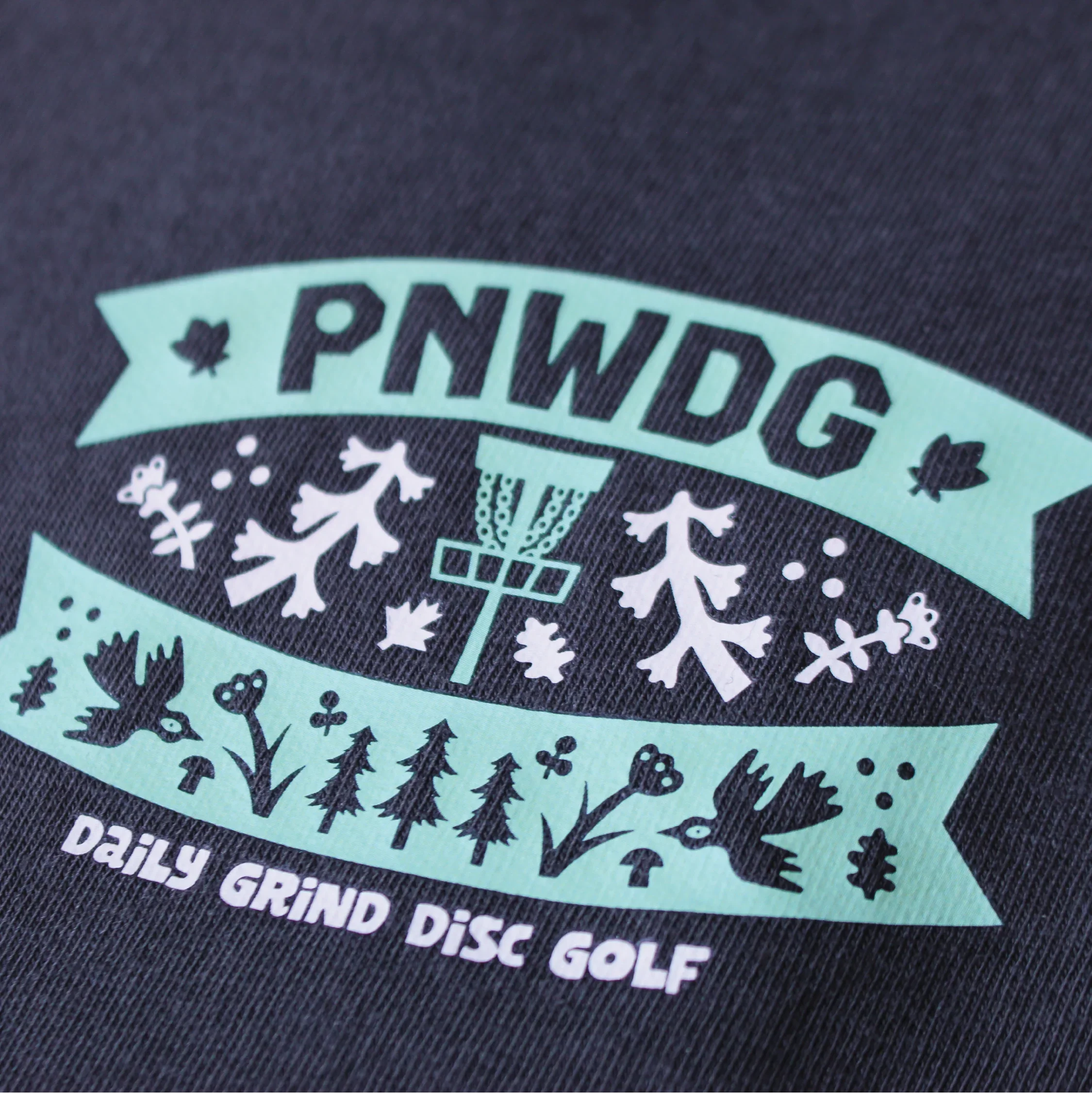 PNWDG - Women Fit Cropped Disc Golf Shirt - Daily Grind Disc Golf