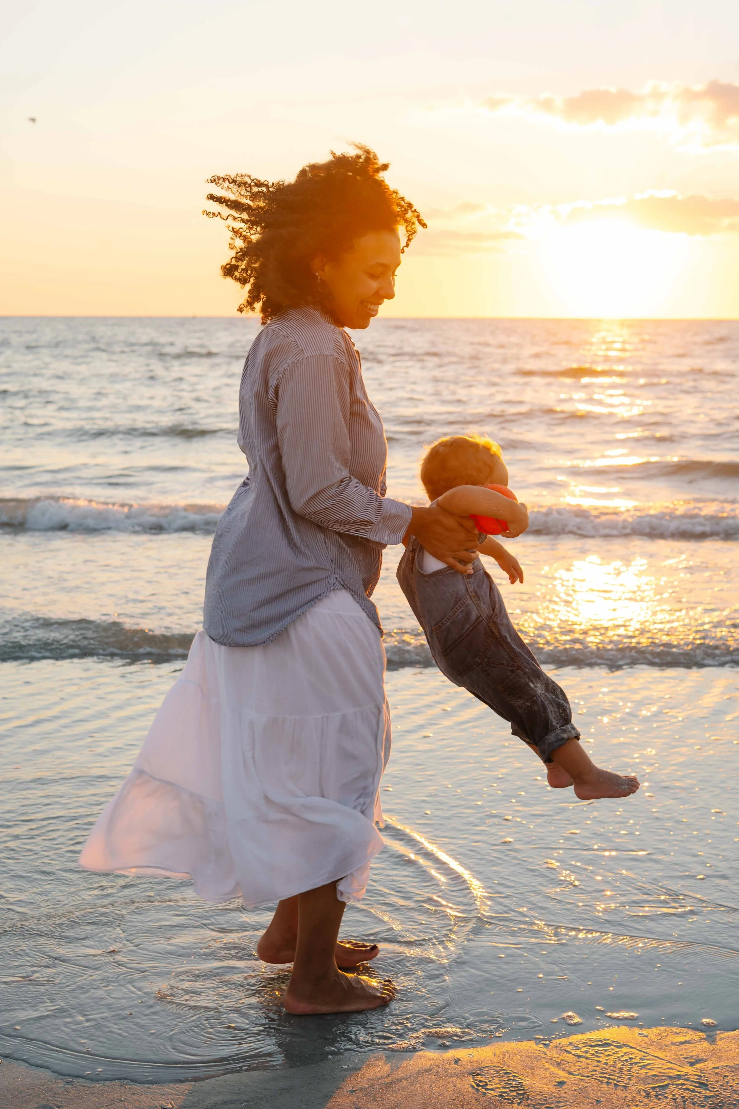 st-pete-florida-amily-beach-sunset-mom-spins-toddler-boy.jpg