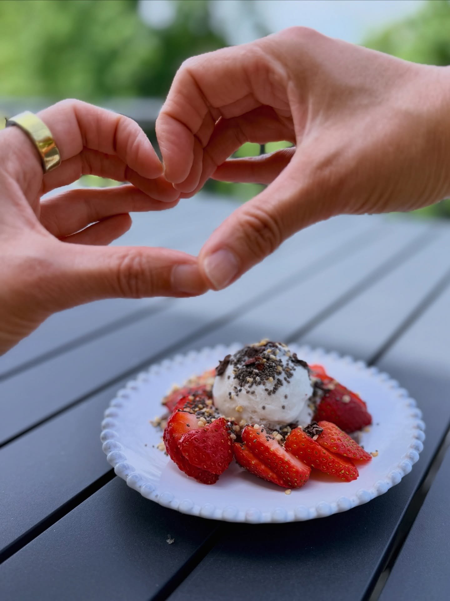 Loooove sticky summer days that call for a cool treat! 

Seasonal strawberries, dairy free ice cream and TOP&rsquo;T Cacao Crunch is that treat for taste good, feel good summer vibes. 

#seasonalfoods #tastegoodfeelgood #gettopt #sweettreat