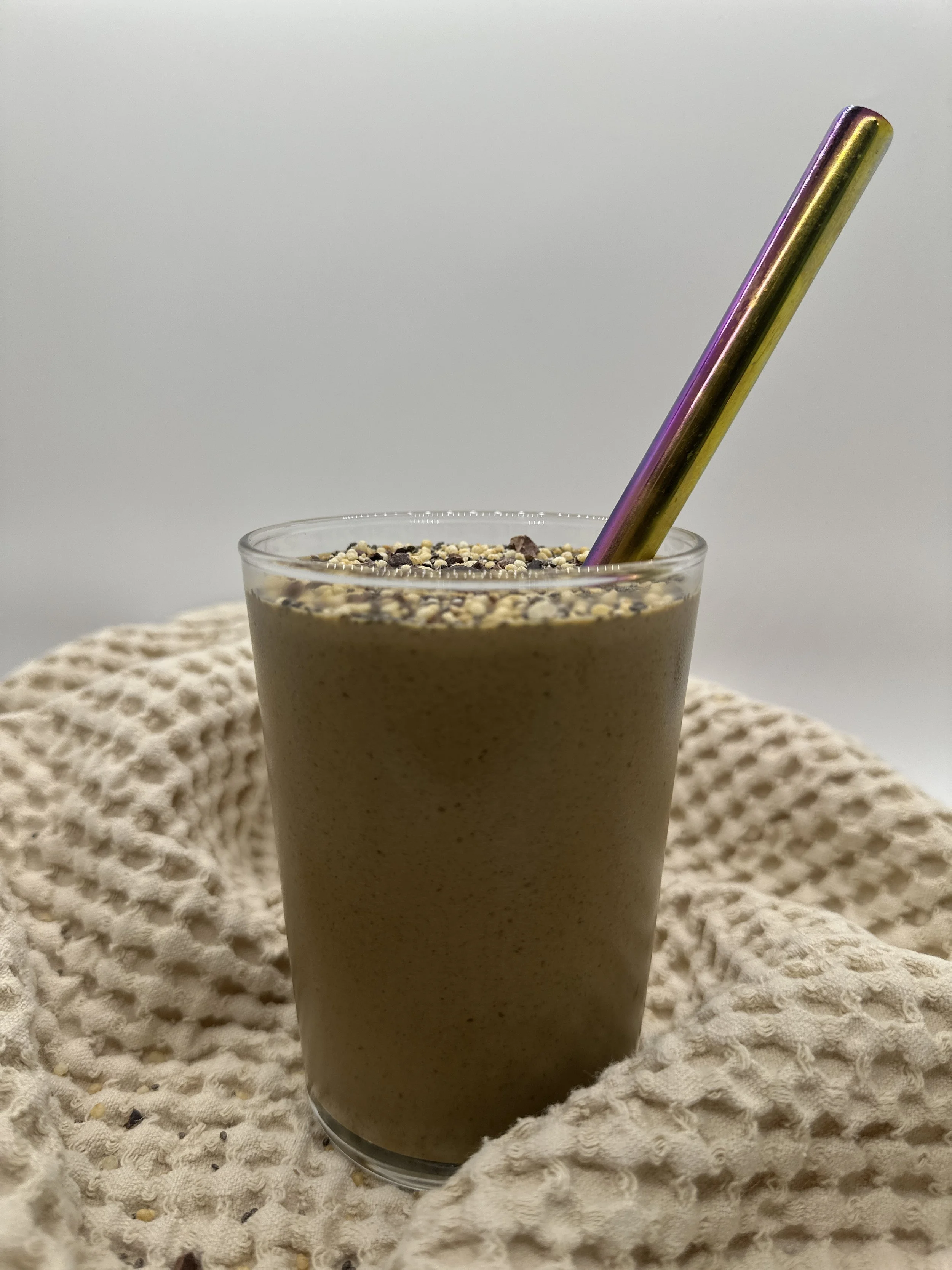 Your favorite chocolate smoothie with TOP'T cacao crunch on top
