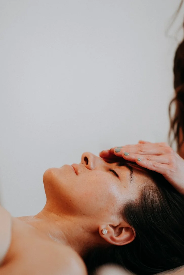 Therapeutic facial massage and nervous system care treatment at Koselig Wellness in Edmonton. ASMR inspired therapeutic soft touch. Reiki treatment on the face. Reflexology treatment.