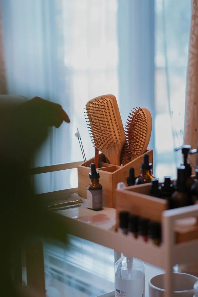 Therapeutic hair brushing tools and calming sensory elements used during Kowy Ritual soft touch therapy sessions at Koselig Wellness in Edmonton, Sherwood Park, St Albert, Leduc, Spruce Grove