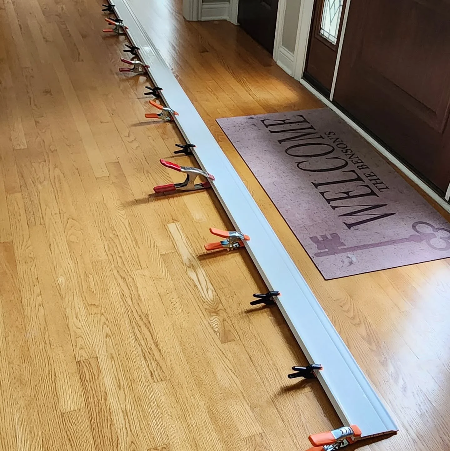 DIY.... when you have champagne πΎ dreams but a beer πΊ budget β¨οΈ
#DIYProjects #baseboard #letshopethisworks #diyqueen