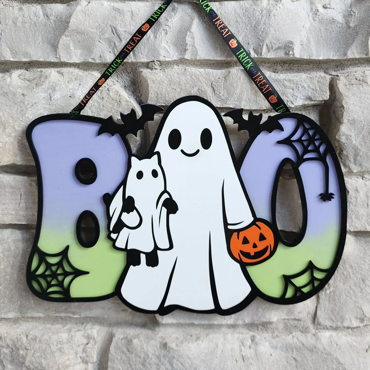 πΎπ» For the cat lovers who can’t resist a little spooky-cute charm… meet our Boo Wood Door Sign featuring a sweet ghost holding their tiny ghost kitty! ππ±
This layered wood piece is hand-crafted with love and perfect for adding a whi