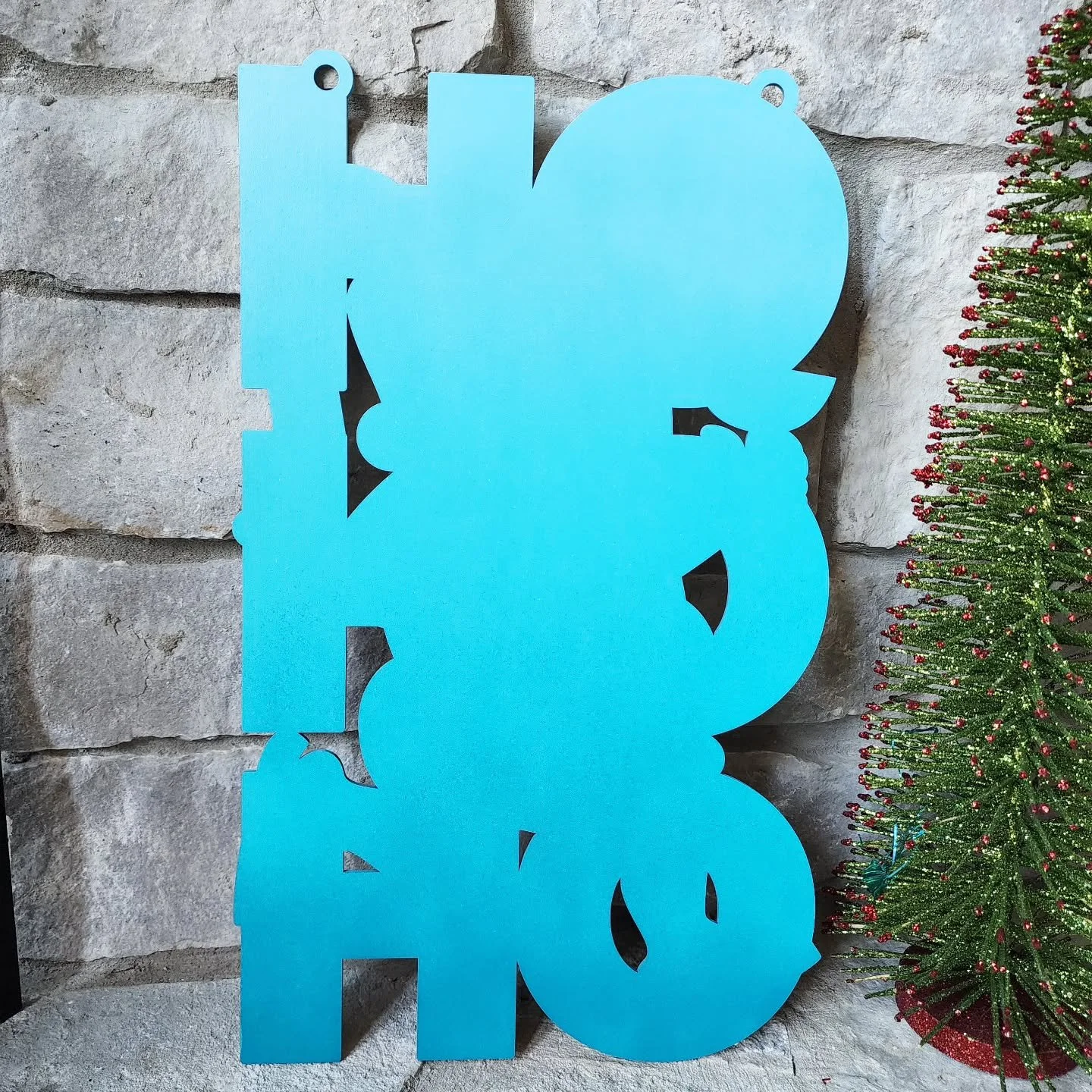 😍 I just love a perfectly painted gradient...this one is going to be the background for my next holiday piece that will be available at the event on the 13th. Stay tuned! 

#GradientArt #PaintedGradient #HandPaintedArt #CraftingMagic #ArtisticBackgr