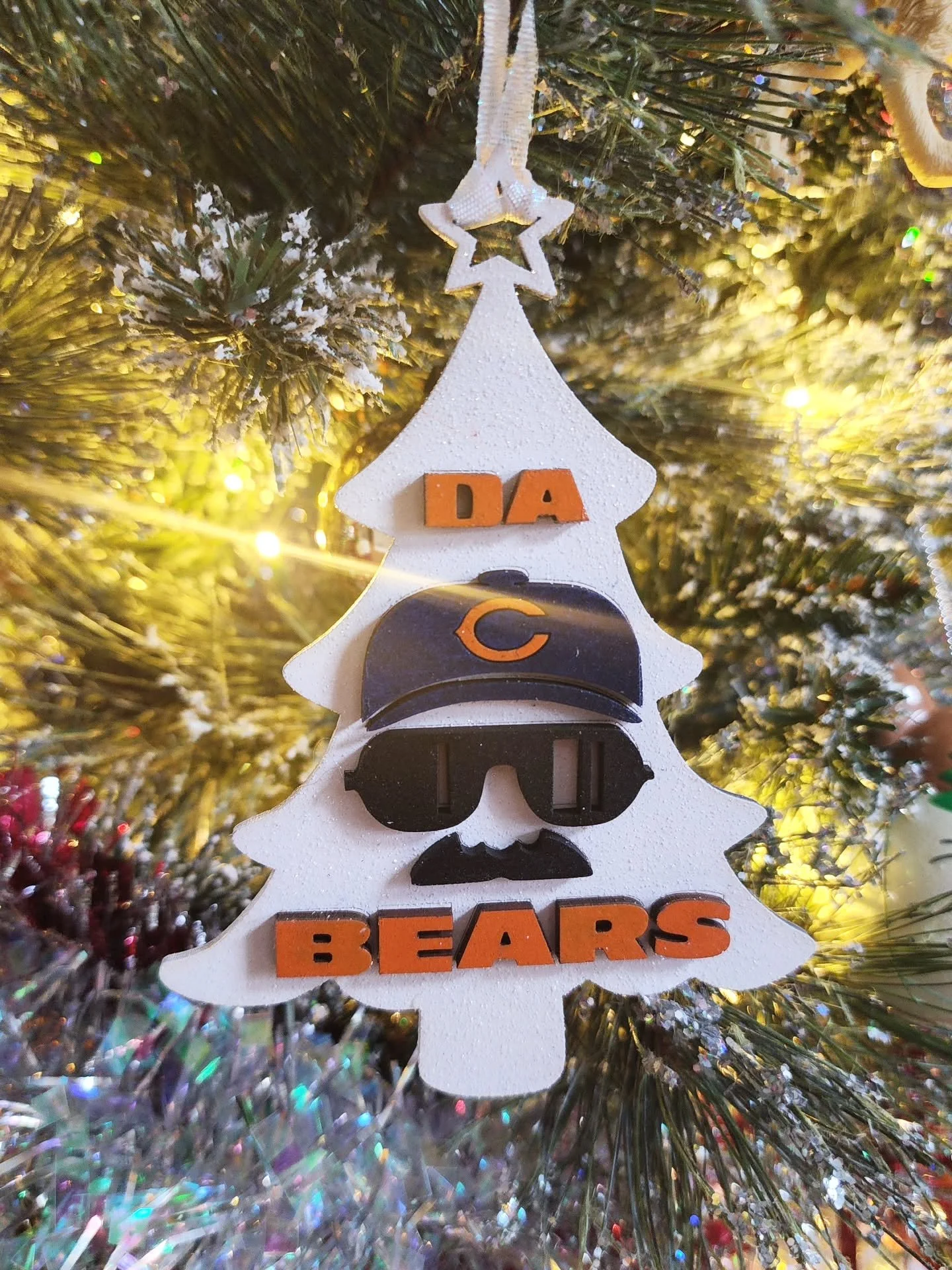 Had to make an ornament to celebrate another Bears victory! This is one of only 3 that will be available at the Cookie Walk event on the 13th. Bear 🐻 down! 

#ChicagoBears #DaBears #BearsNation #BearDown #superfans #MonstersOfTheMidway #ChicagoMade 