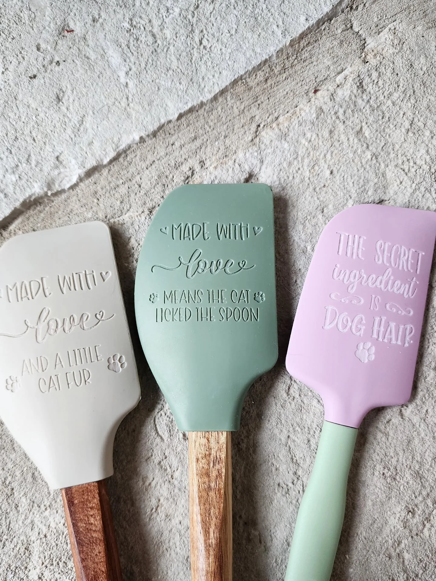 Someone learned how to engrave silicone.... 

🙋&zwj;♀️ It was me. 

#custombaker #engravedsilicone #custombaking #siliconeengraving #learnsomethingnew #pawsitivelyinspired #CustomGifts #giftsforbakers