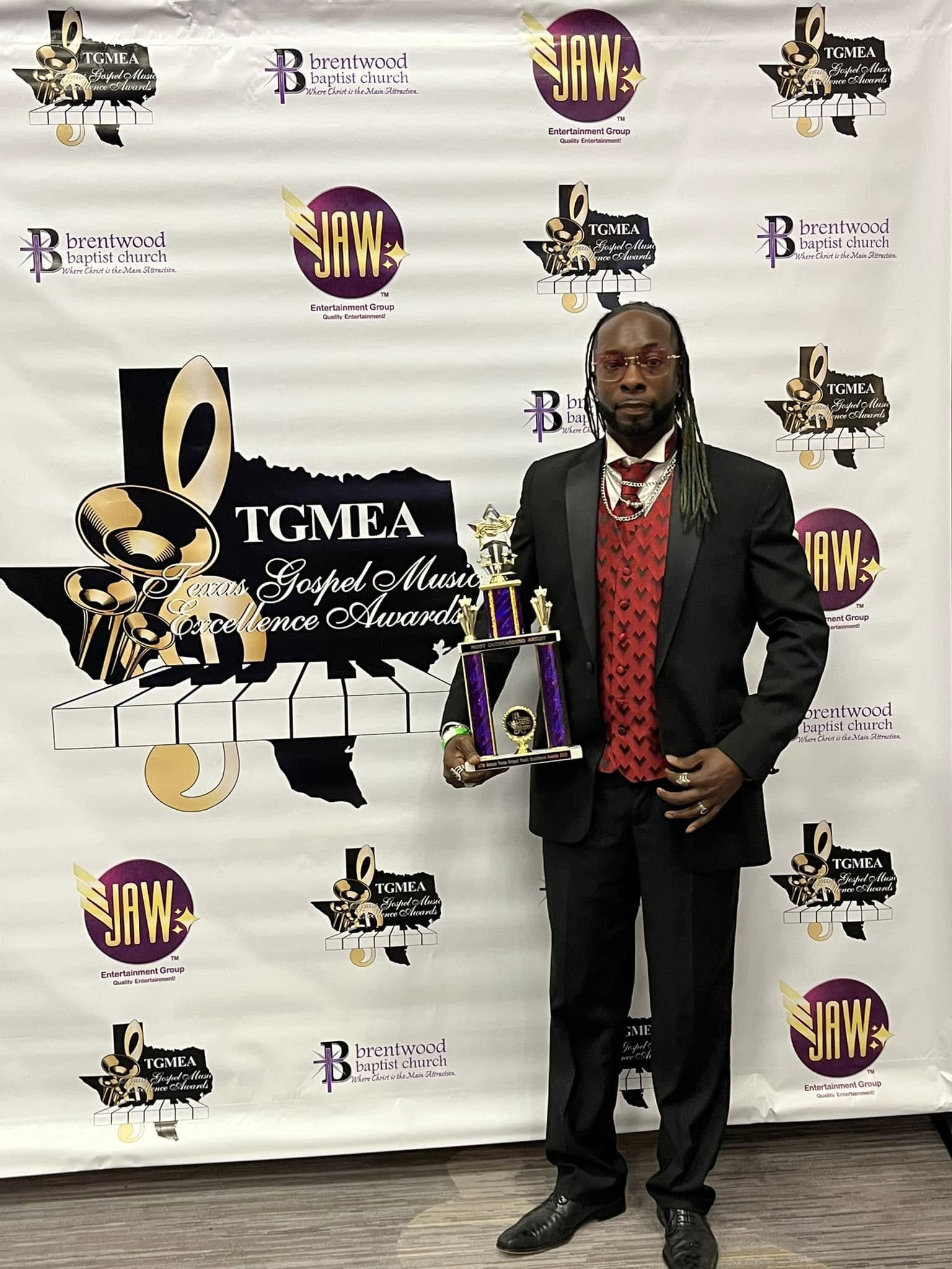 Andy Shaw Winner of New Artist Showcase.jpg
