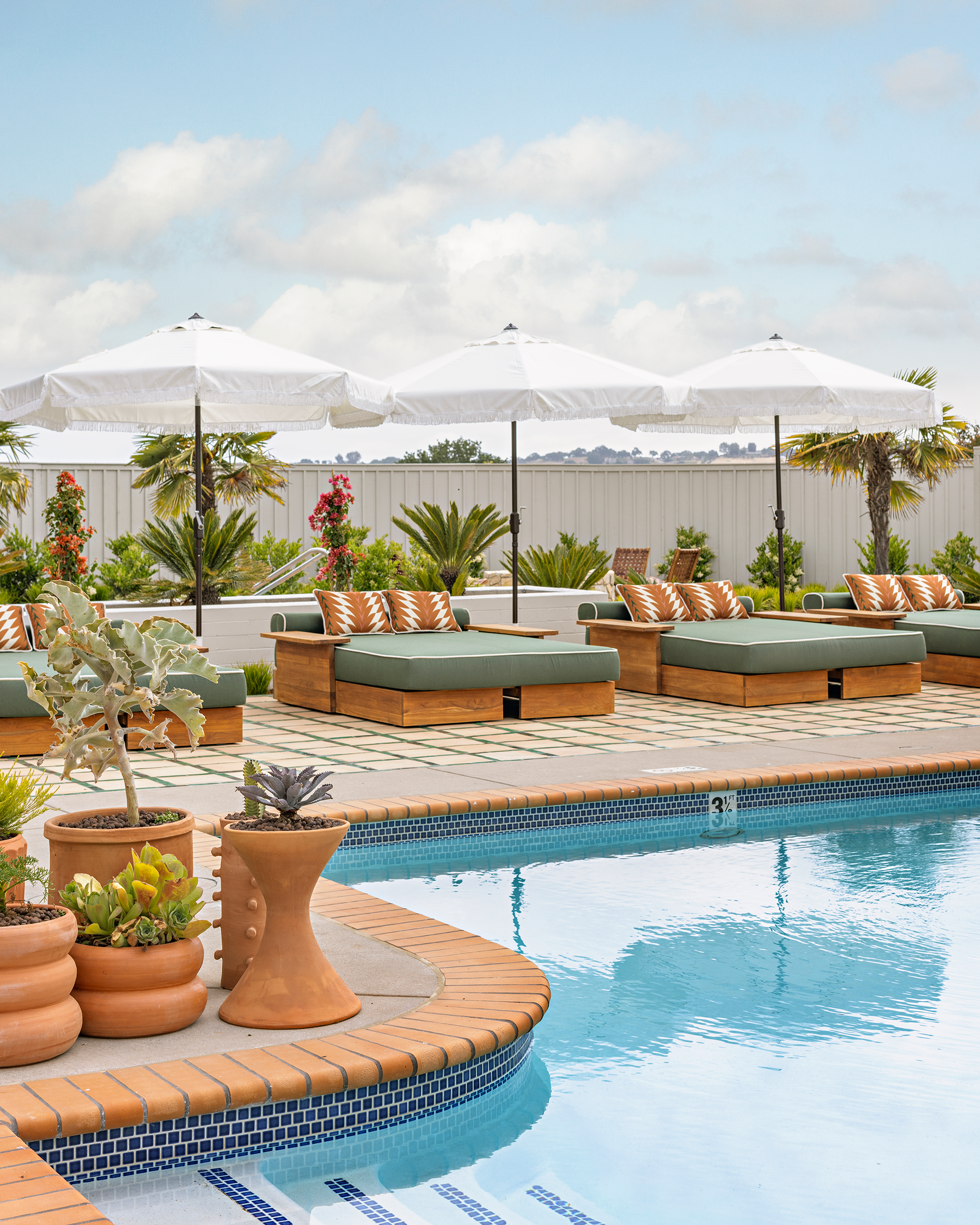 Poolside lounge and swimming pool at River Lodge Paso Robles wine country hotel.
