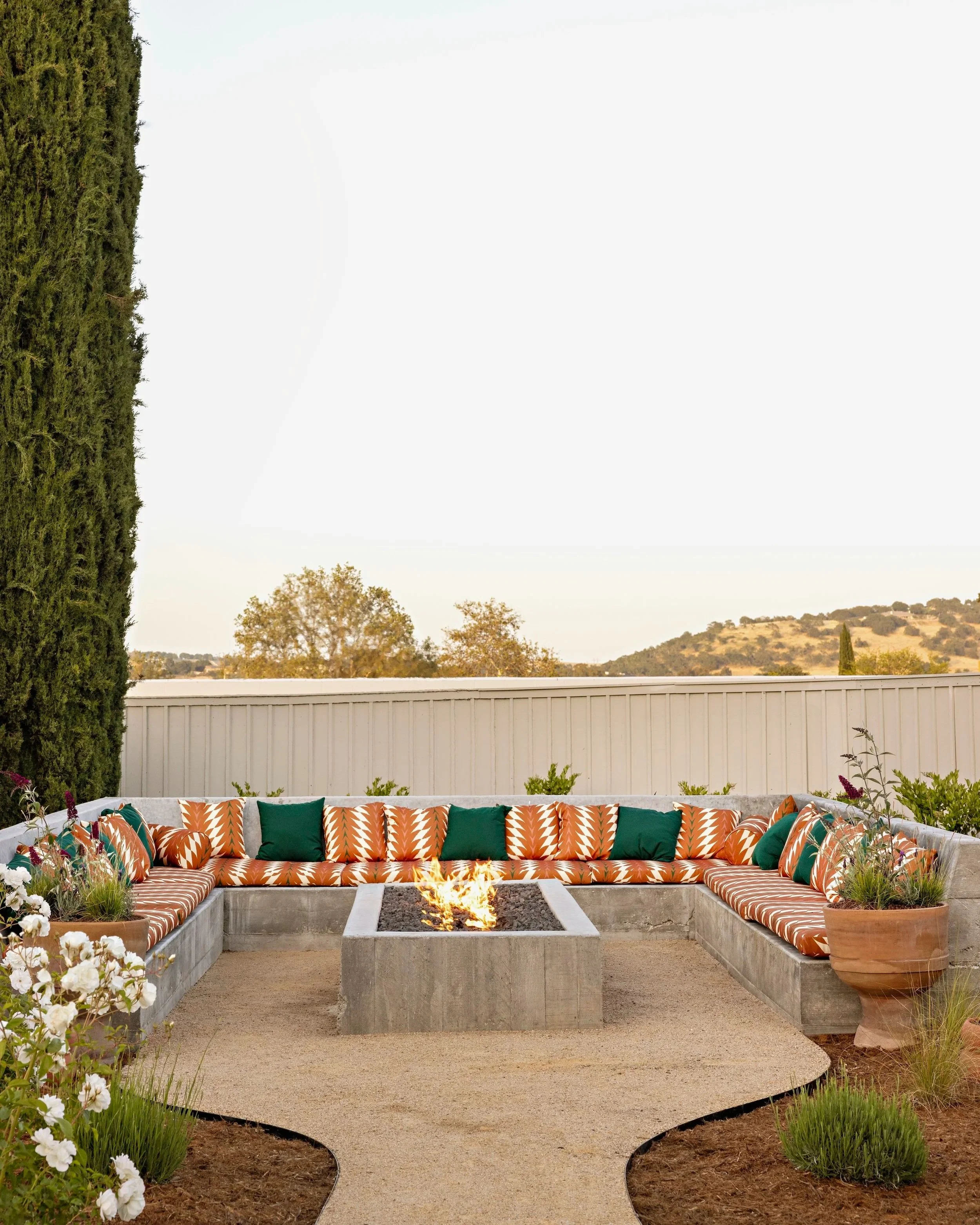 Communal courtyard fire pit at River Lodge Paso Robles boutique motel