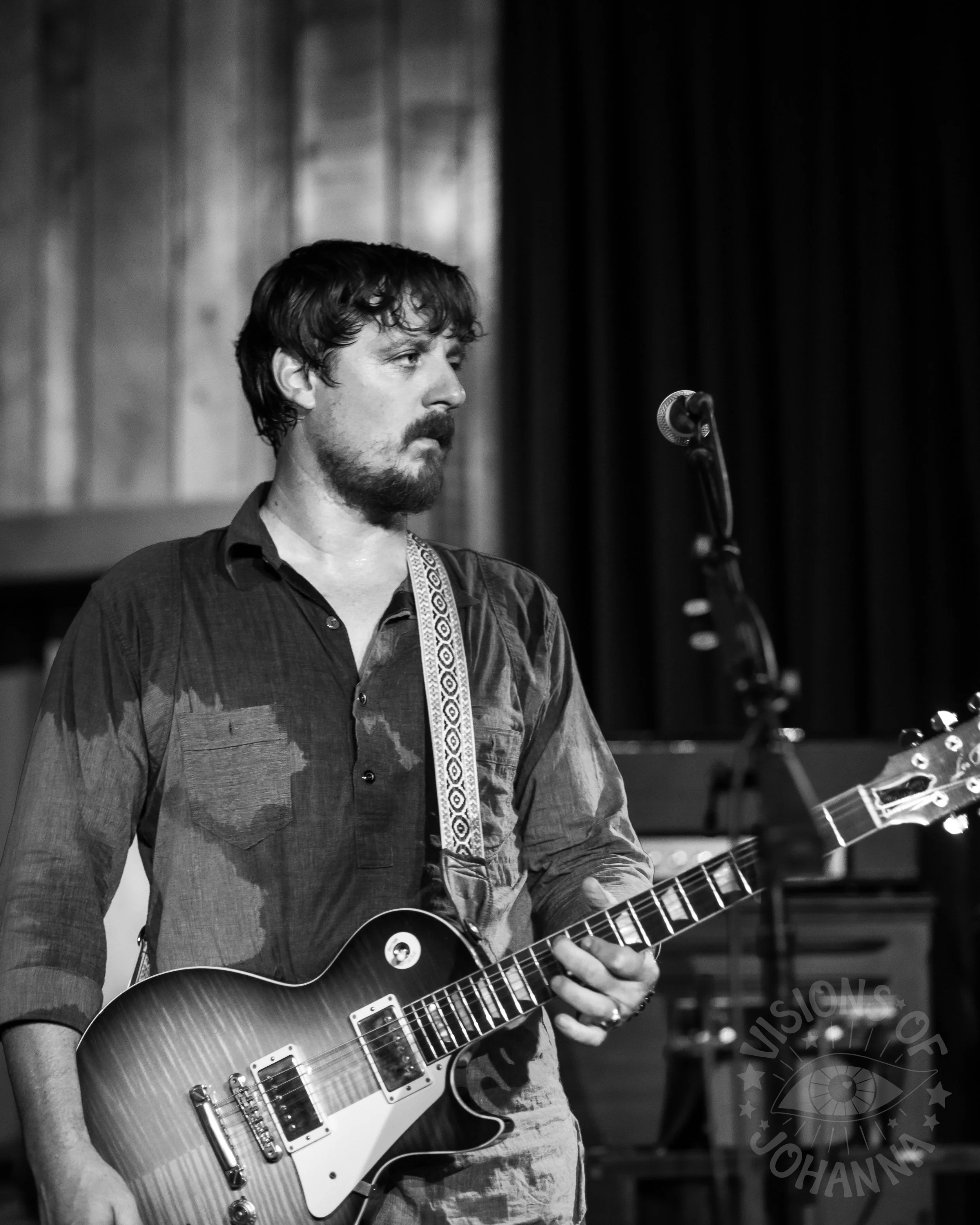 LIVE MUSIC