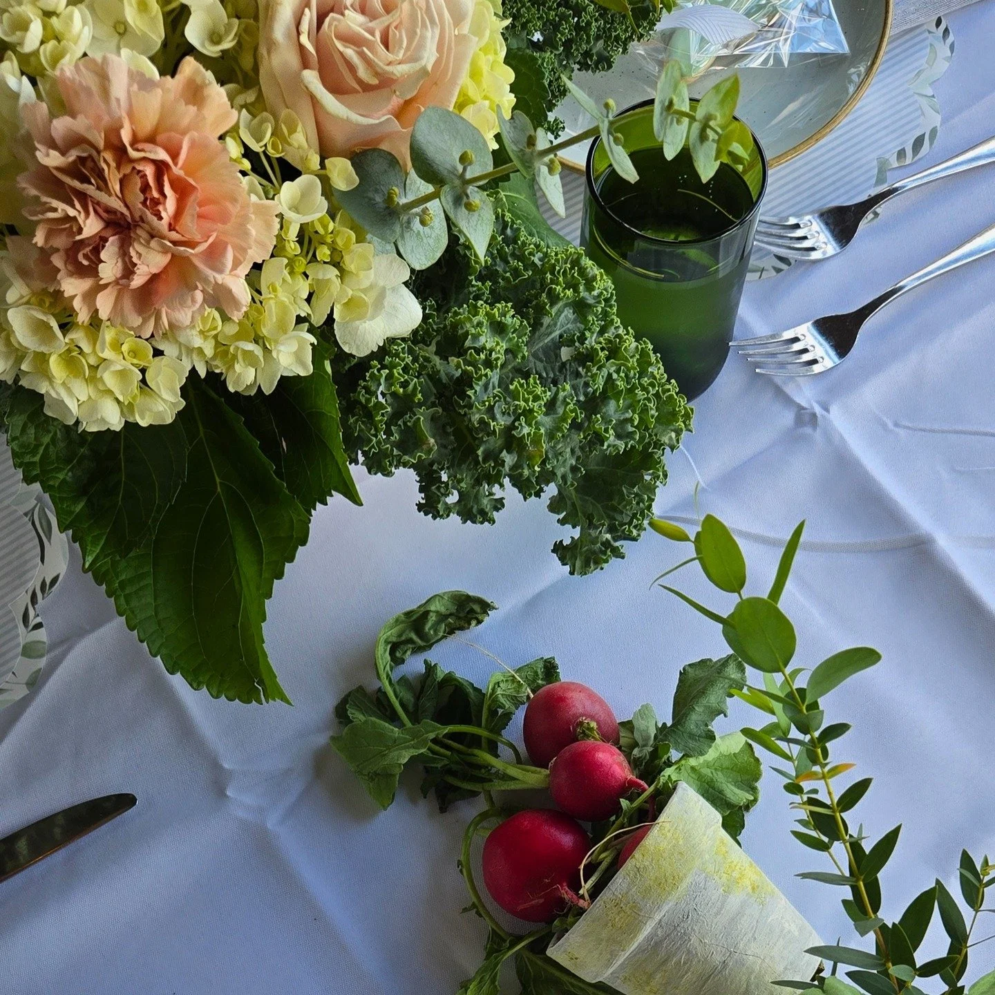 Why hire a tablescape designer? I've worked with a number of clients for events big and small and the same things come up in all of my conversations with them. Clients are looking for someone who can take ideas and turn it into a cohesive design and 