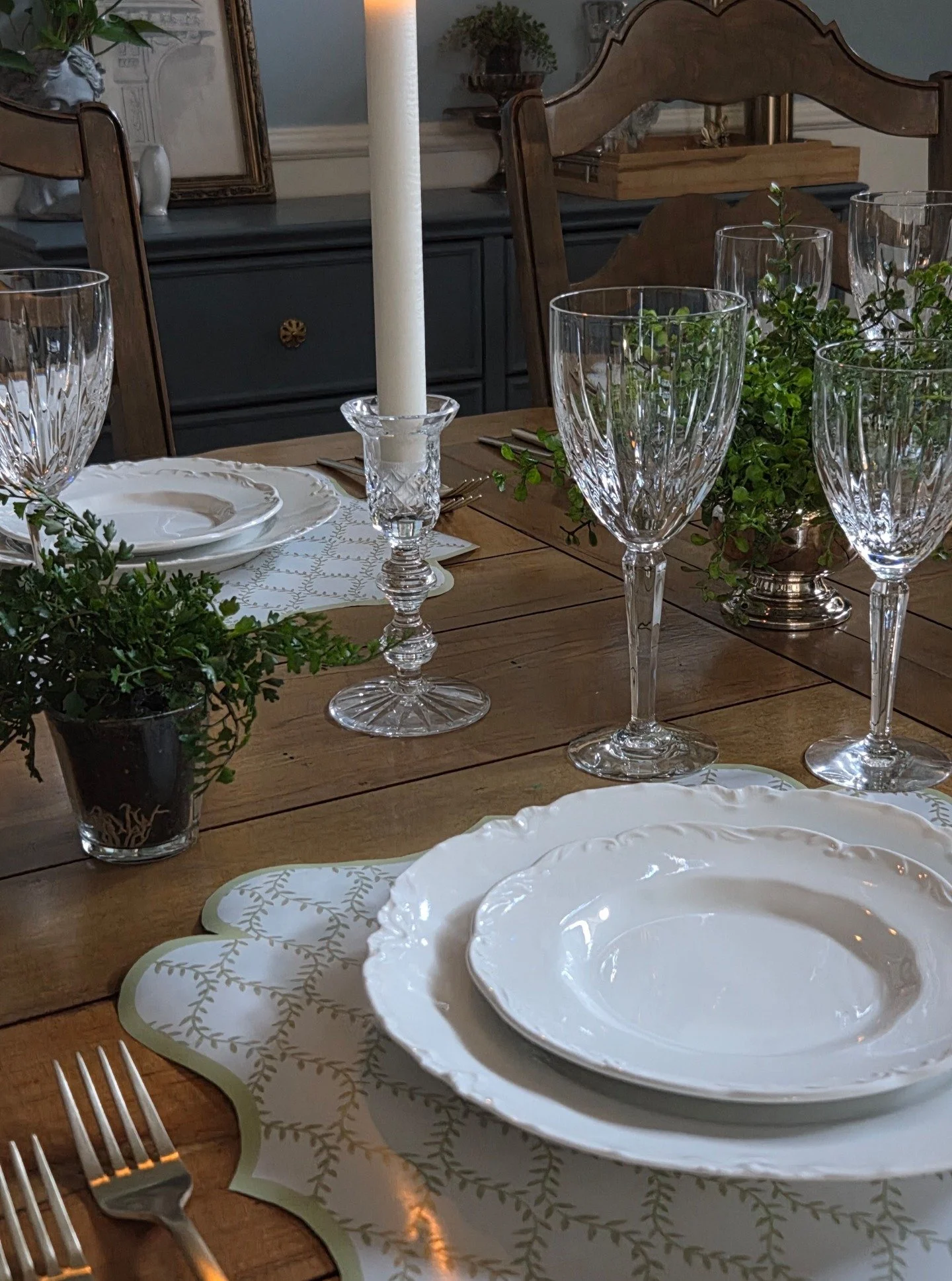 After the hustle and bustle of the holidays, I crave simplicity. If you've followed me for a while, you know that, when it comes to creating tablescapes, I love bold color palettes and layers of patterns and textures. That layering is part of why I s