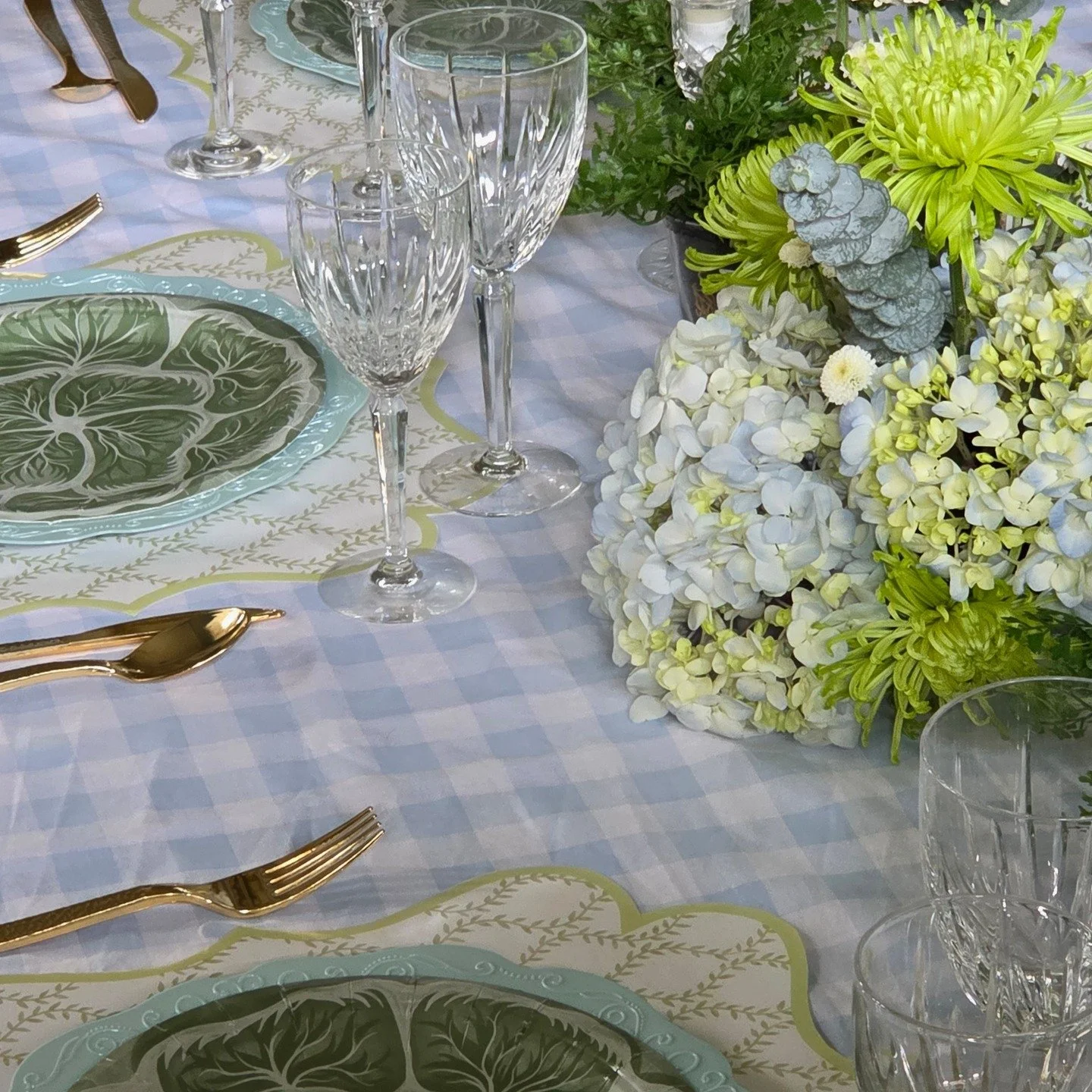 We are Garden Party ready over here! Entertaining has never been easier (or more beautiful with custom disposable placemats! Elevate your favorite single-use place settings with made-to-order placemats or make your own with our exclusive template set