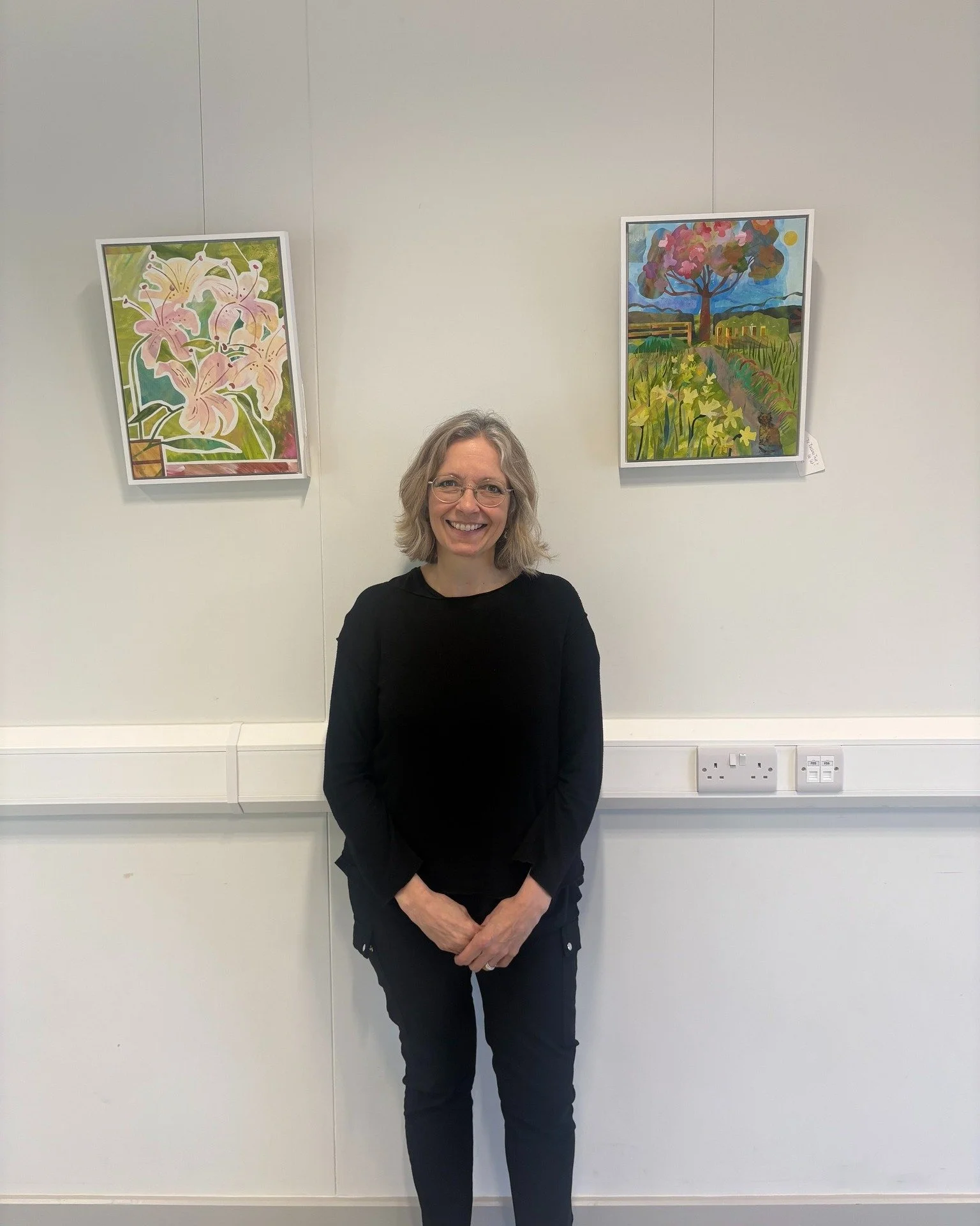 Introducing the stunning work of @vanessastoneartist 🎨

Vanessa is a collage artist who works with paper, scissors and silence - shaping the word and she senses it through layers of hand cut painted papers to make collages of English landscapes and 
