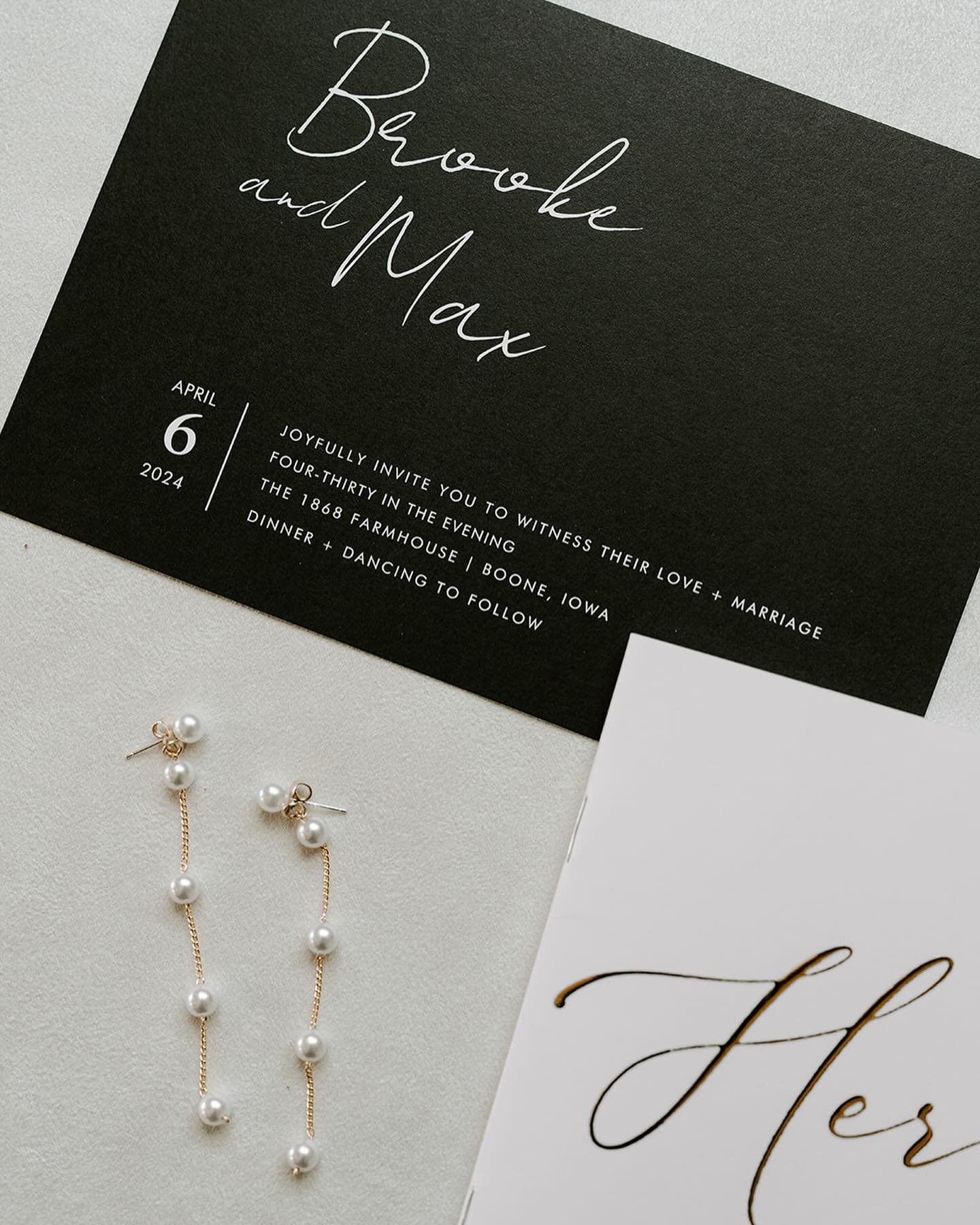 Simple black &amp; white elegance but not a detail missed 🤍

Still swooning over Brooke and Max&rsquo;s beautiful day. Brooke knew she wanted simple and understated but simple certainly doesn&rsquo;t have to be boring. From the seating chart to the 