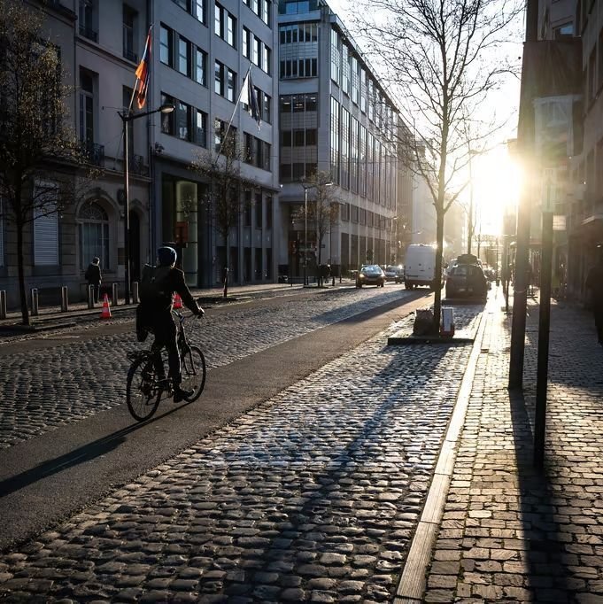 Brussels is ahead of the game! Adopting their Good Move plan in 2022, the city hoped to reduce automotive traffic by 24% by 2030. Read how the Good Move plan has already exceeded expectations at our link in bio.