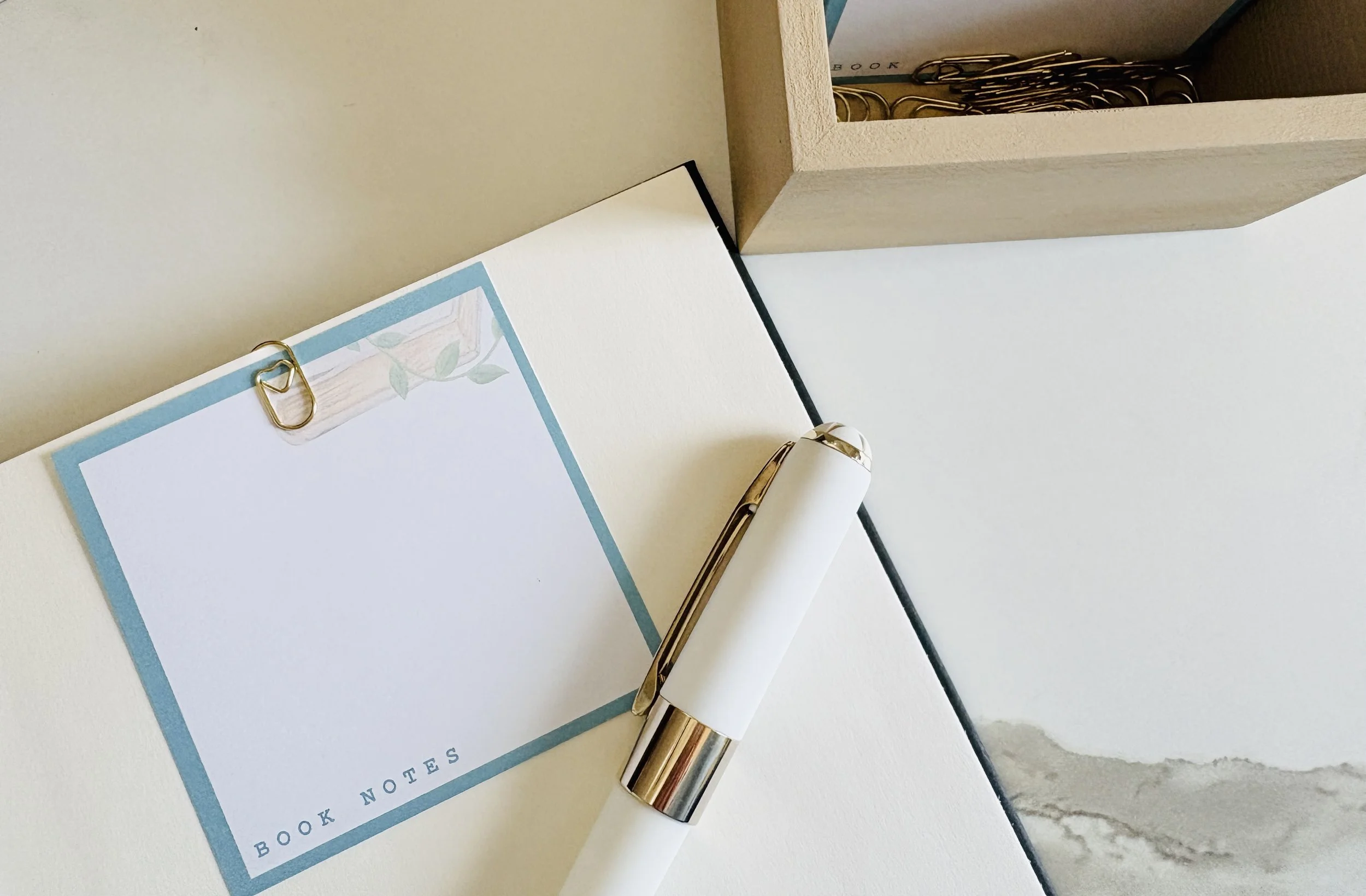 Book Notes. A Reader's Dream Box. Blue.