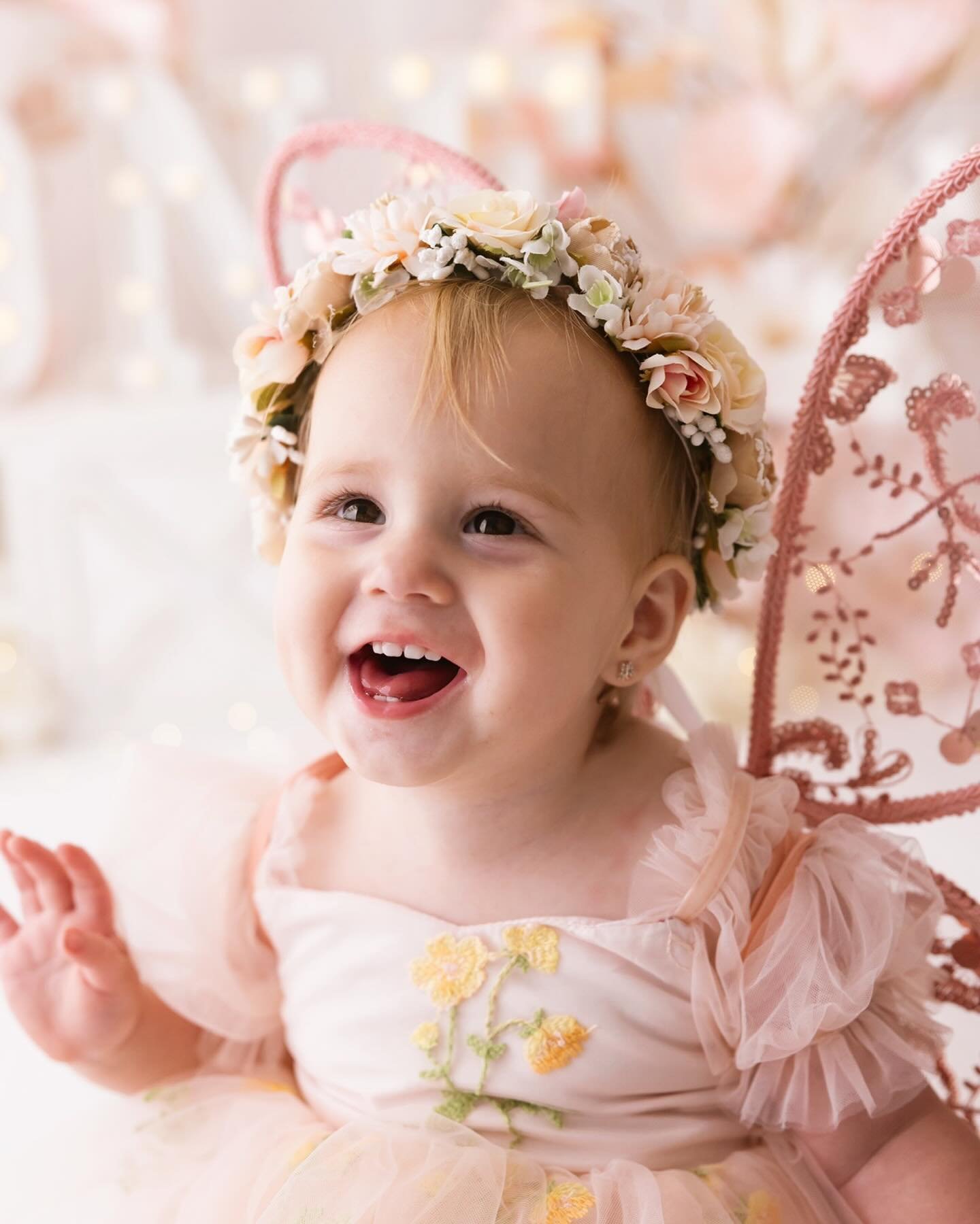 the fairy first birthday 🥹 @mikayla_leigh97 @miley_lyn23 

cake: @tjscakes_ 
cake topper: @divine_customs_geraldton 
dress + wings: @arabellaandrose / @myniayahlace
crown: @littlelaceyco
.
.
.
#cakesmash #cakesmashphotography #cakesmashsession #cake