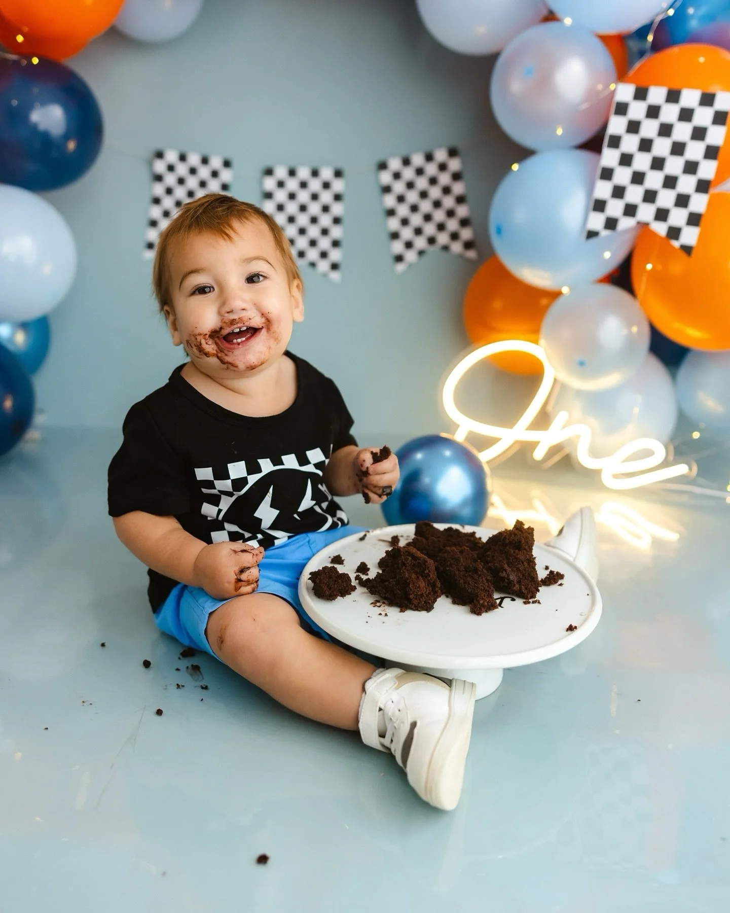 FIRST LAP 🏎️ around the sun for little Theo who had a great time devouring into a classic mud cake (honestly, my mood with a mud cake also) 🤍
.
.
.
#cakesmash #cake #smash #firstbirthday #cakesmashshoot #photography #photographer #photooftheday #fa