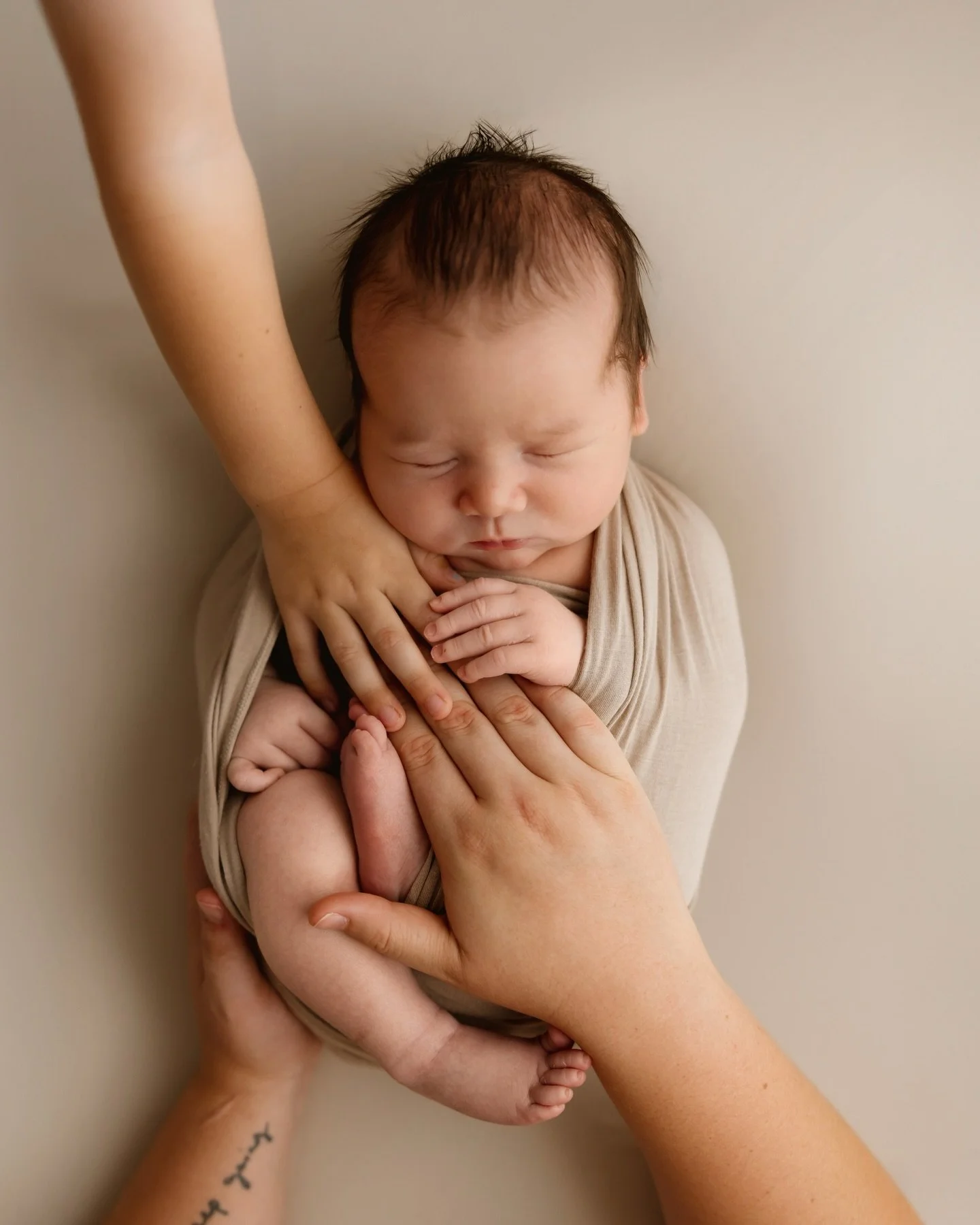 our new studio is in the works, but for now the temp studio set up still works so wonderfully🤍

so grateful i get to continue studio after being so nervous on leaving it behind for a few months 🙈 i can&rsquo;t wait for the newest bubs to join me be