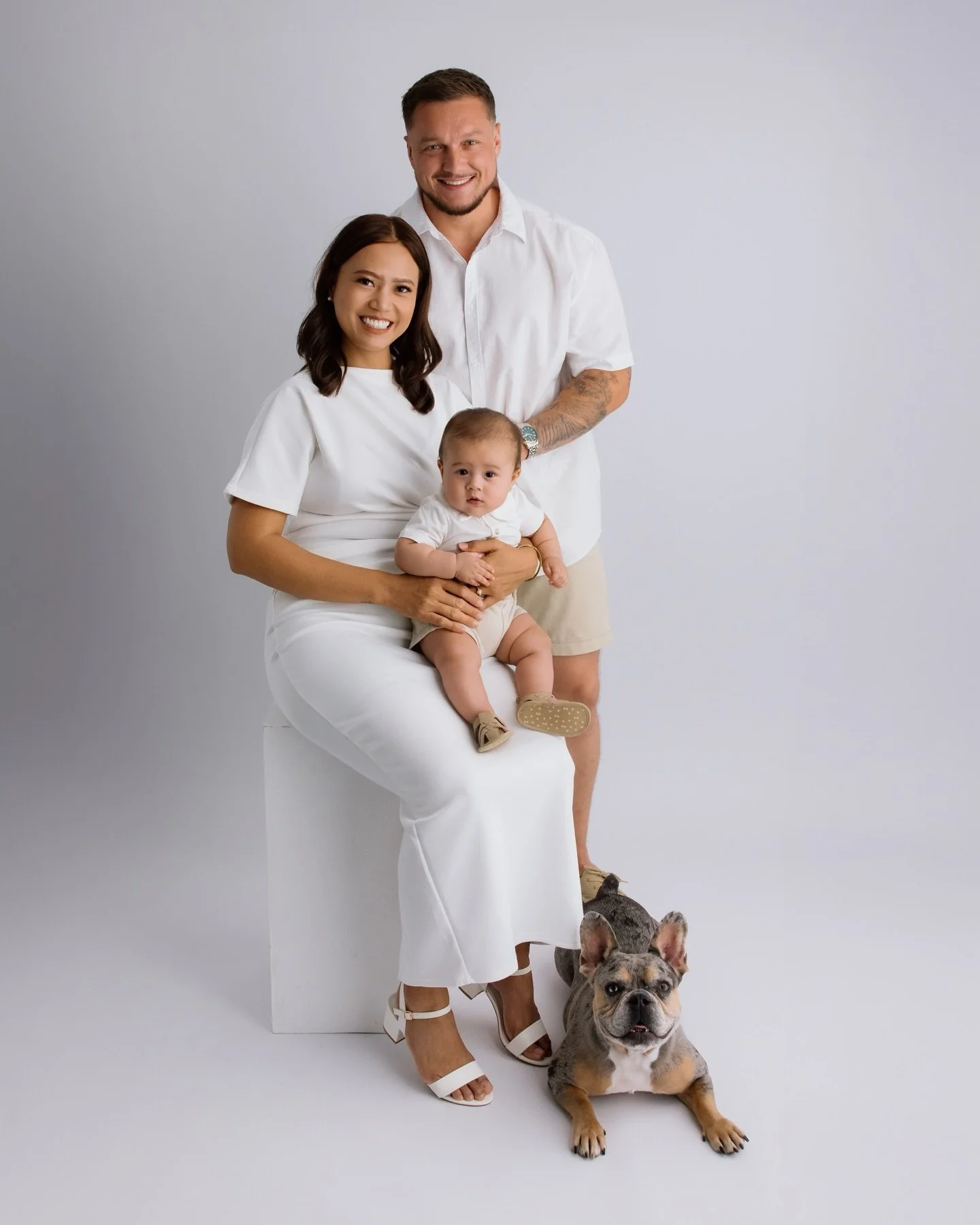simplicity never looked to stunning 🥹 the entire focus is on you and not where we venture 🤍

studio family sessions are something I&rsquo;m so excited to bring on full time in later 2026 🤍 
.
.
.
#family #familyphotoshoot #familyphotography #famil